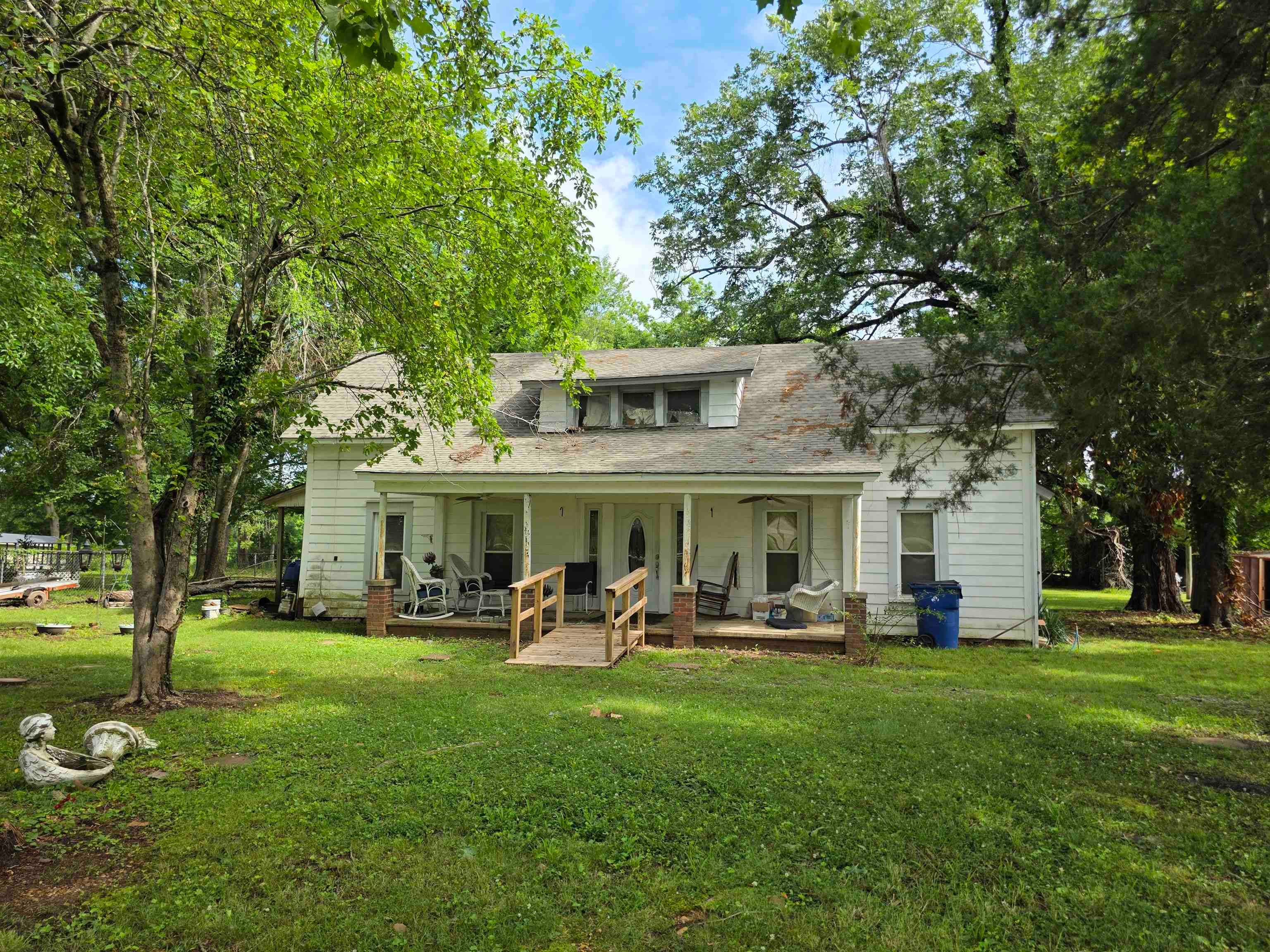 236 Willow Dr — photo