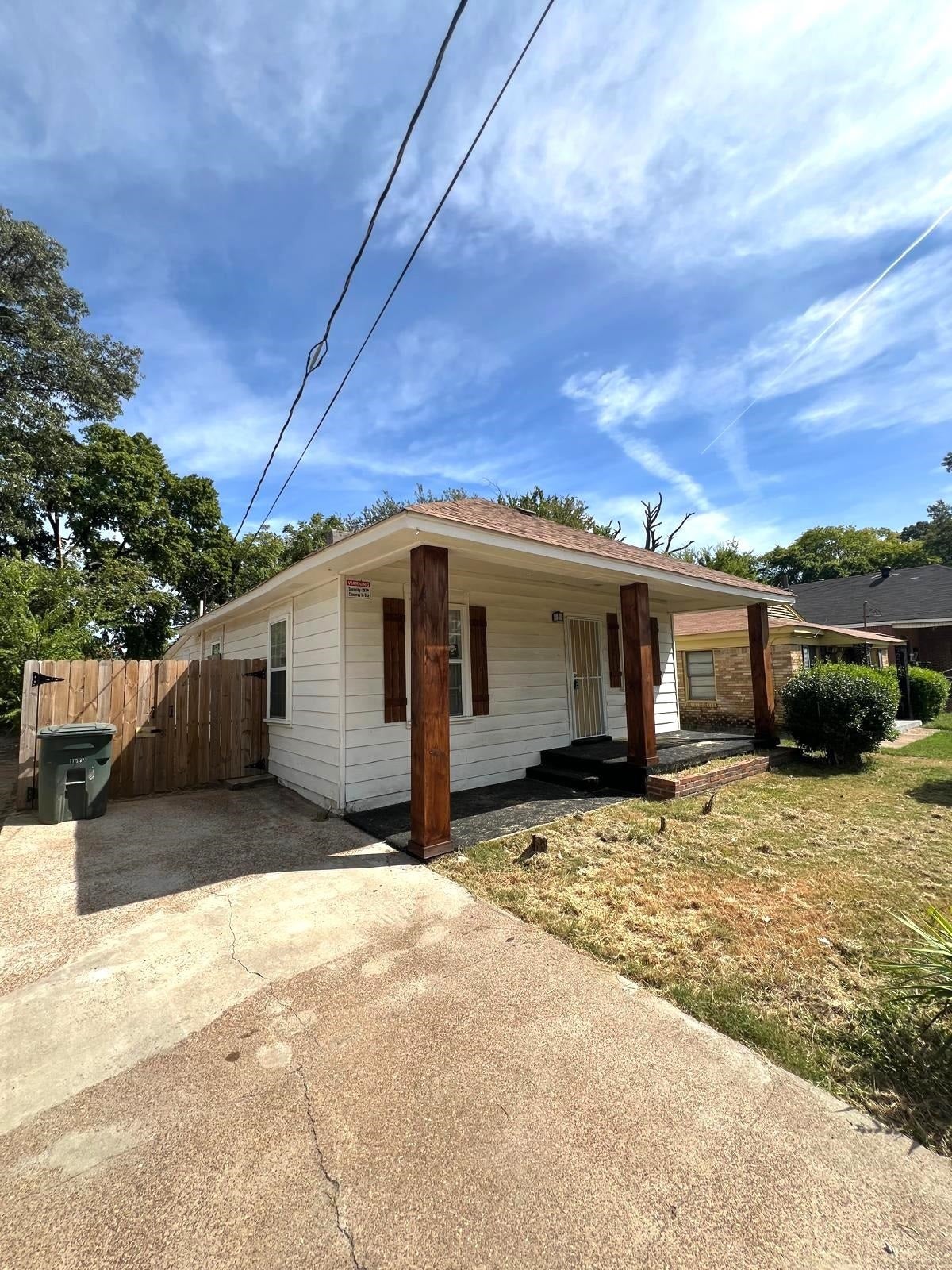 2272 Hubbard Dr — photo
