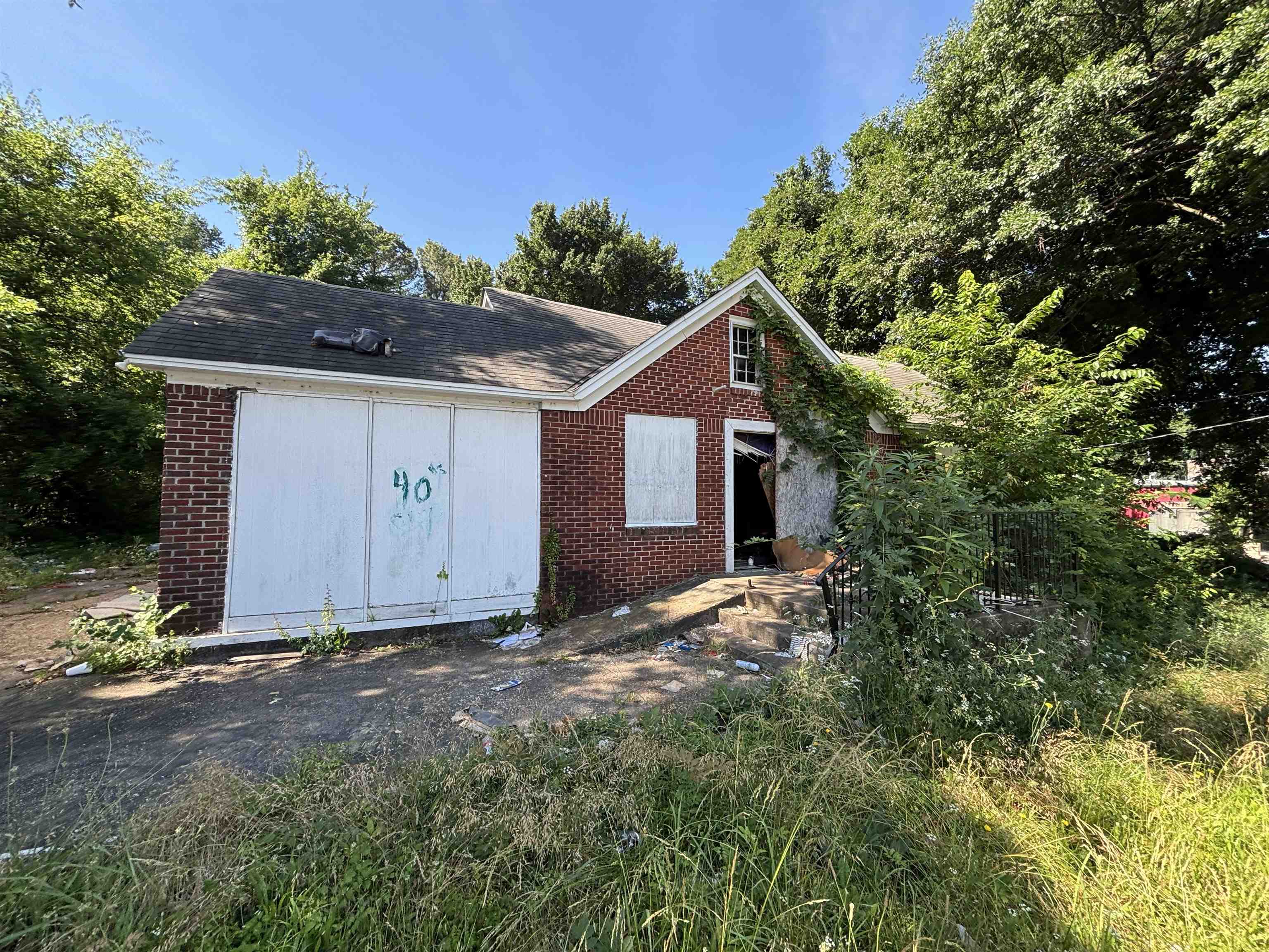 175 E Brooks Rd — photo