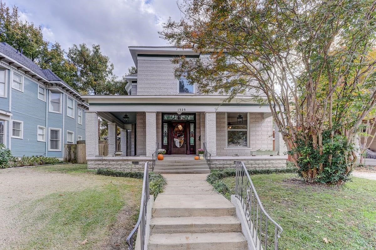 1323 Carr Ave — photo