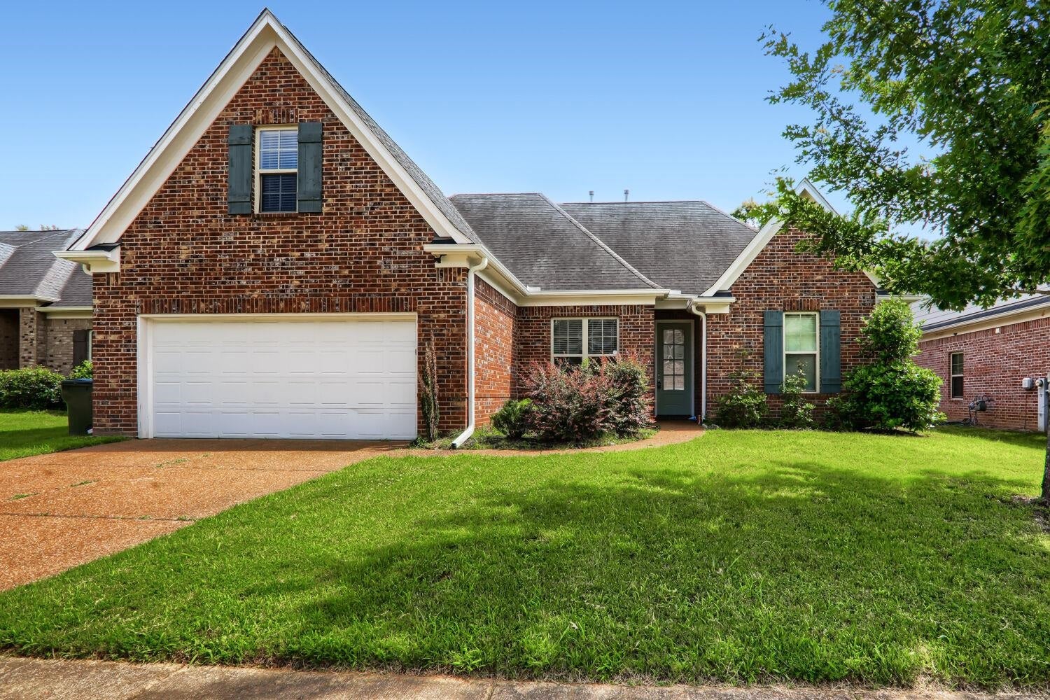 7915 Country Lake Dr — photo