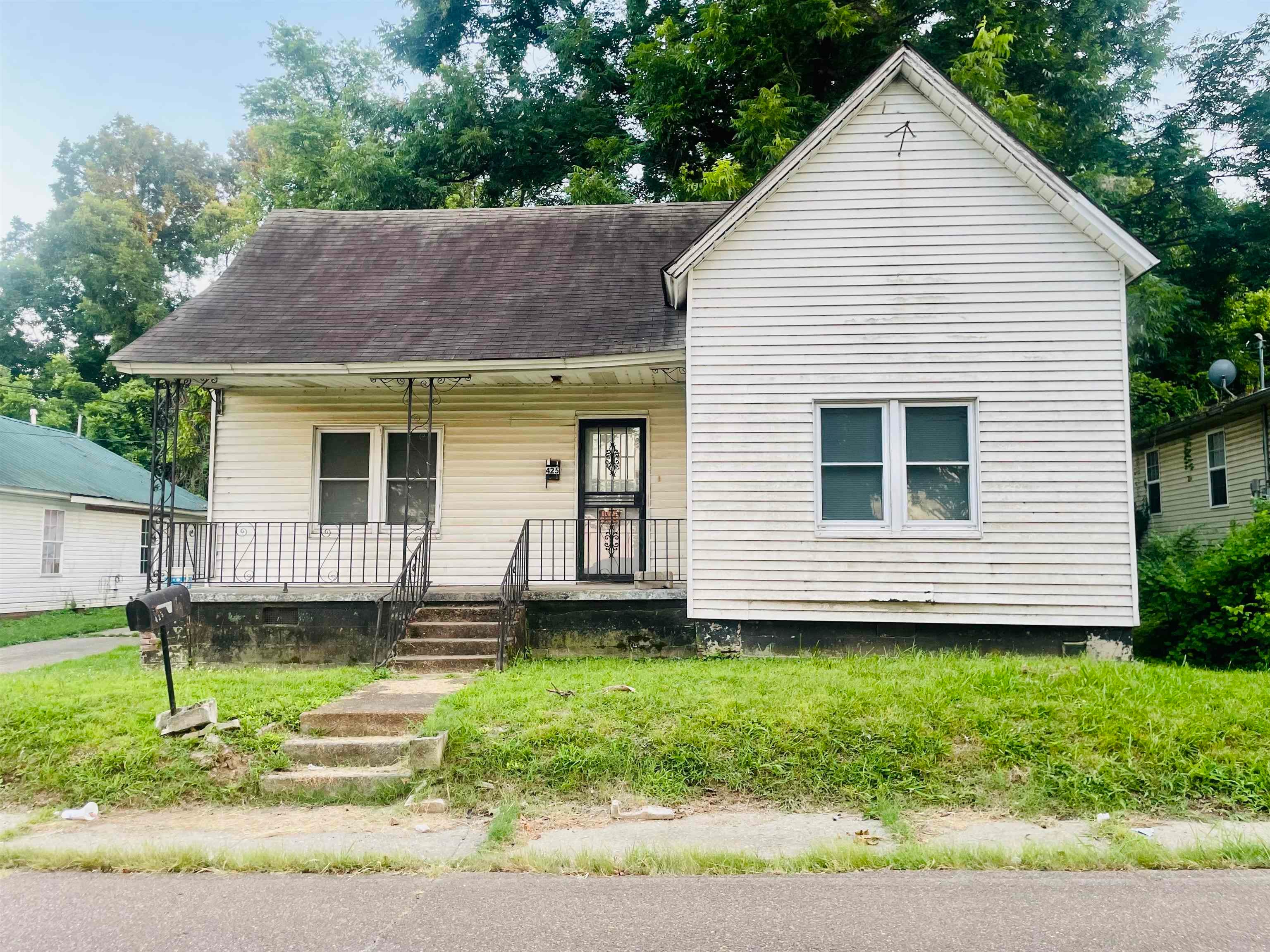 425 Long Ave — photo