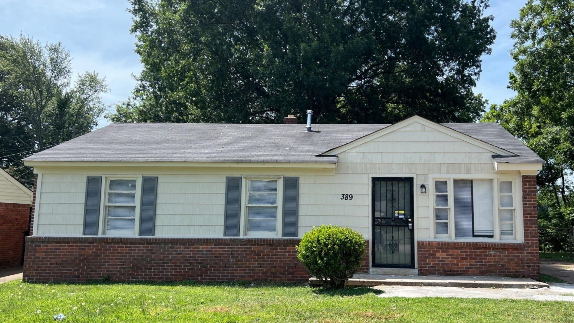 389 W Mitchell Rd — photo