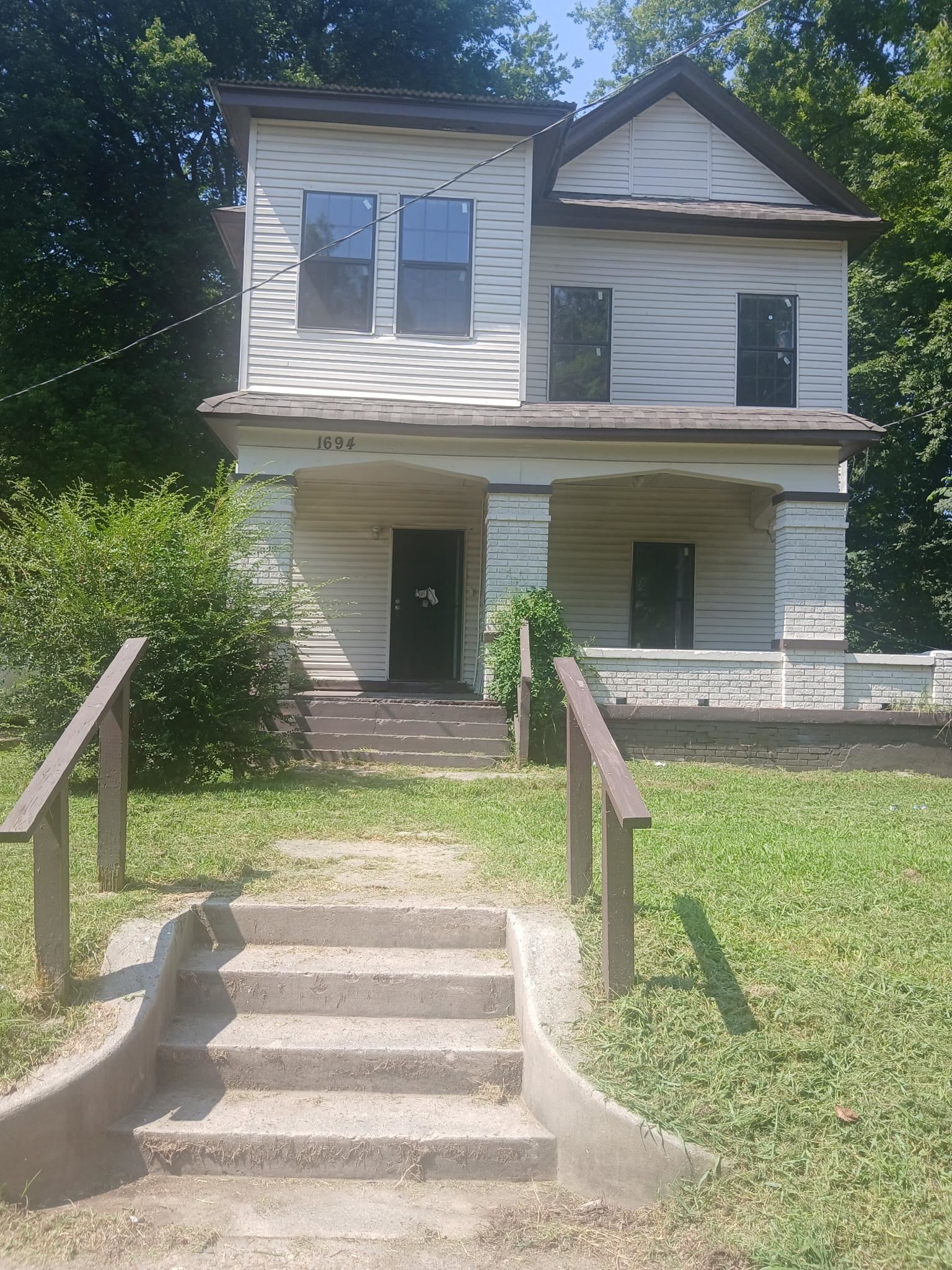 1694 Walker Ave — photo