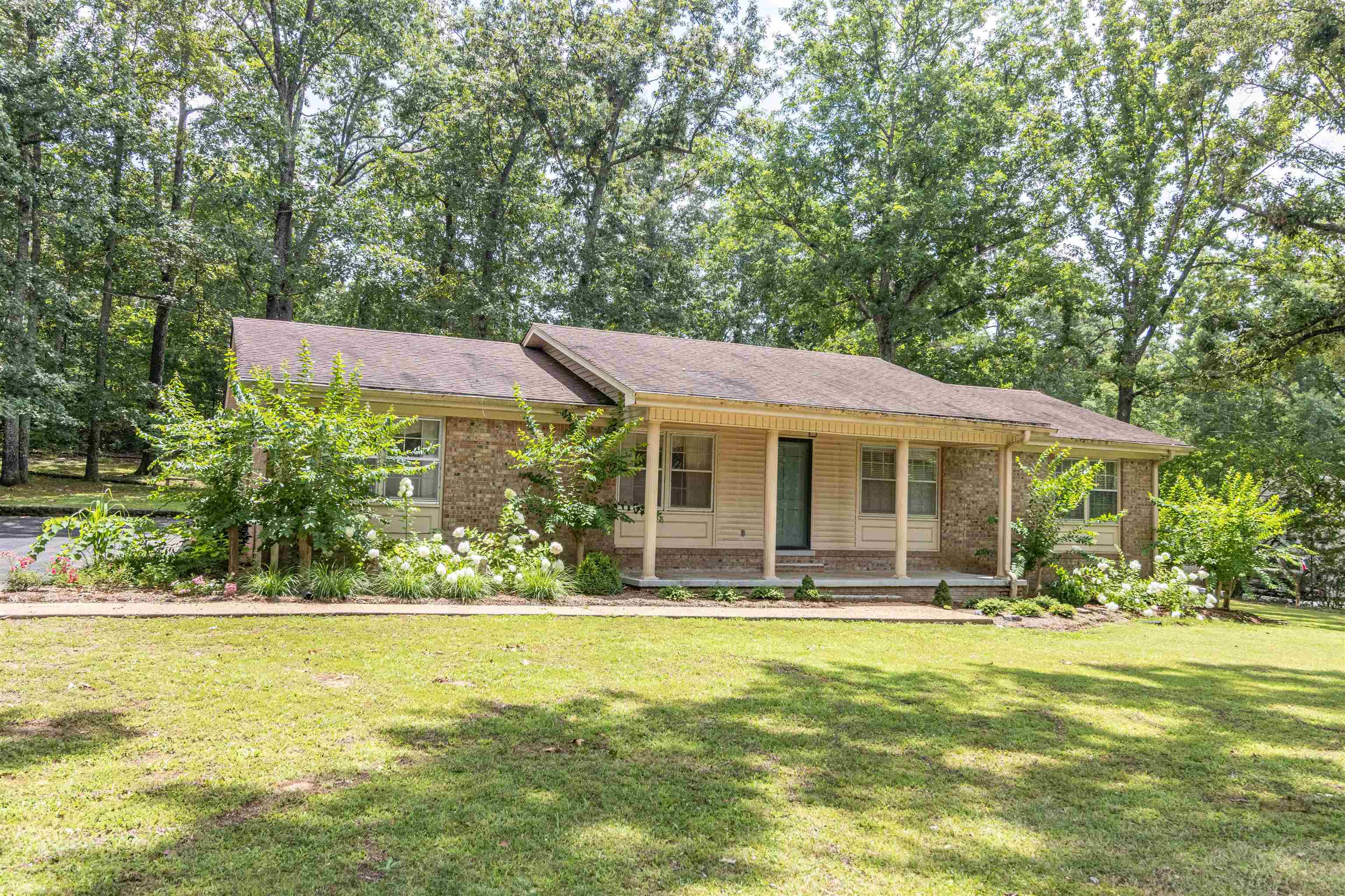 1057 Country Club Ln — photo