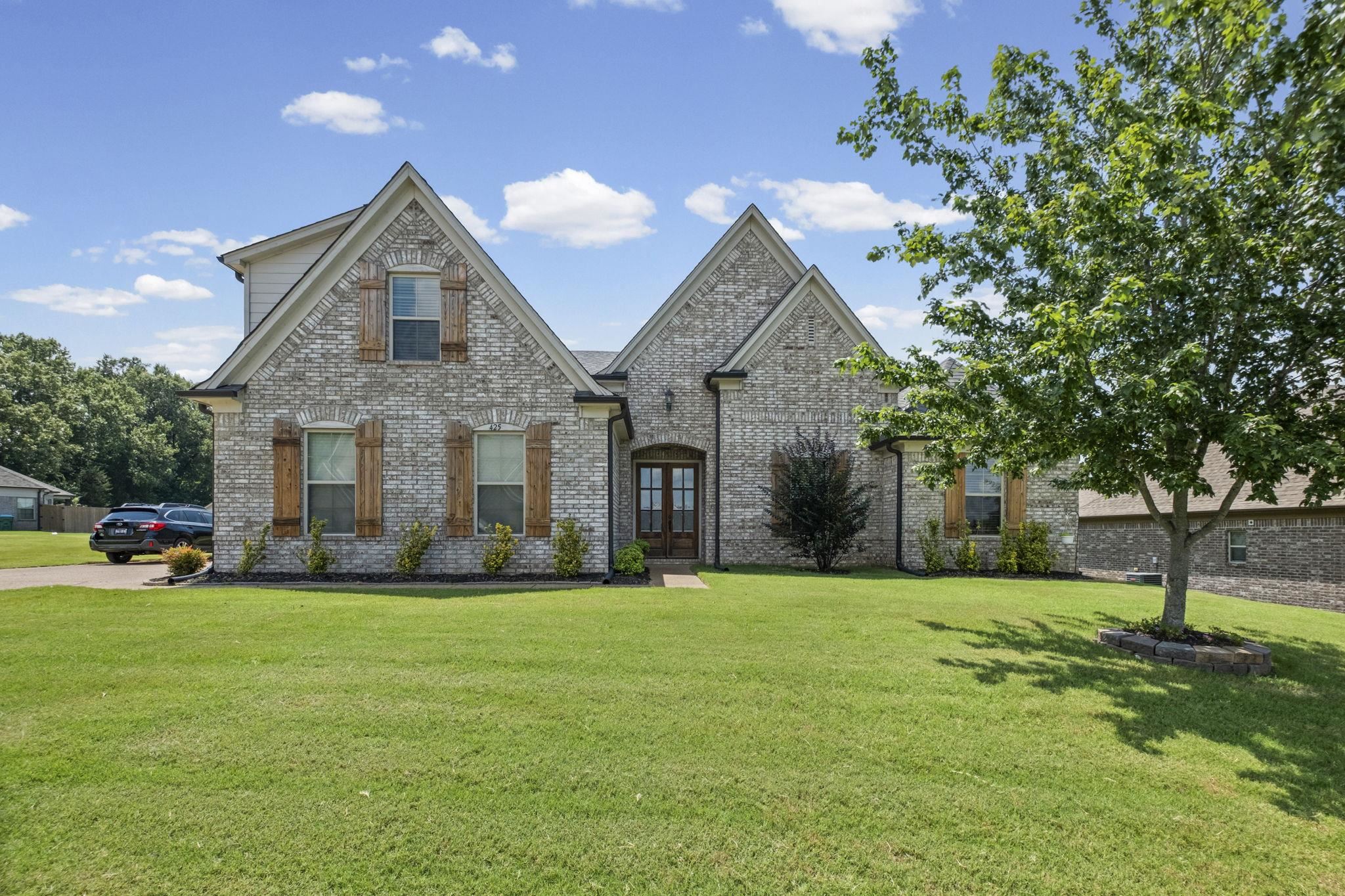 425 Oakridge Dr — photo
