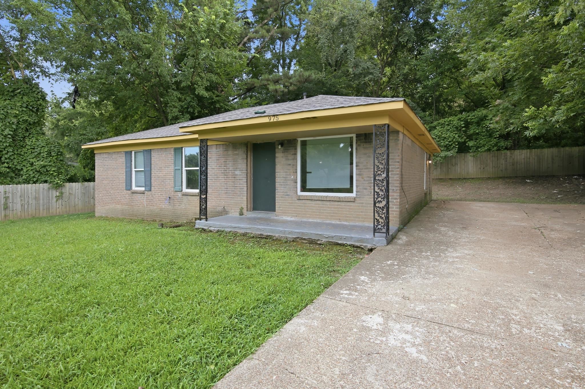 975 Shadowline Dr — photo