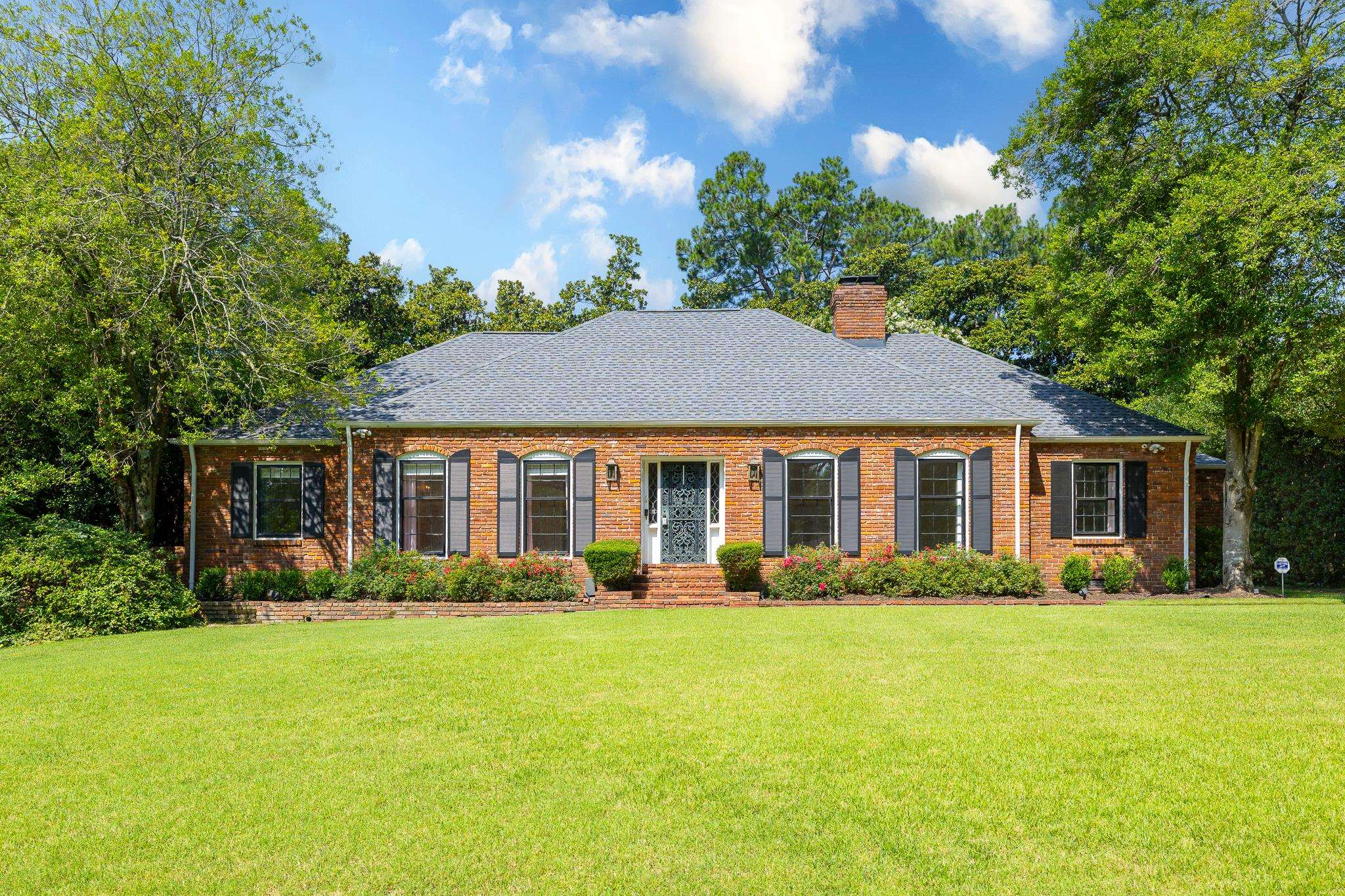 271 Wakefield Dr — photo
