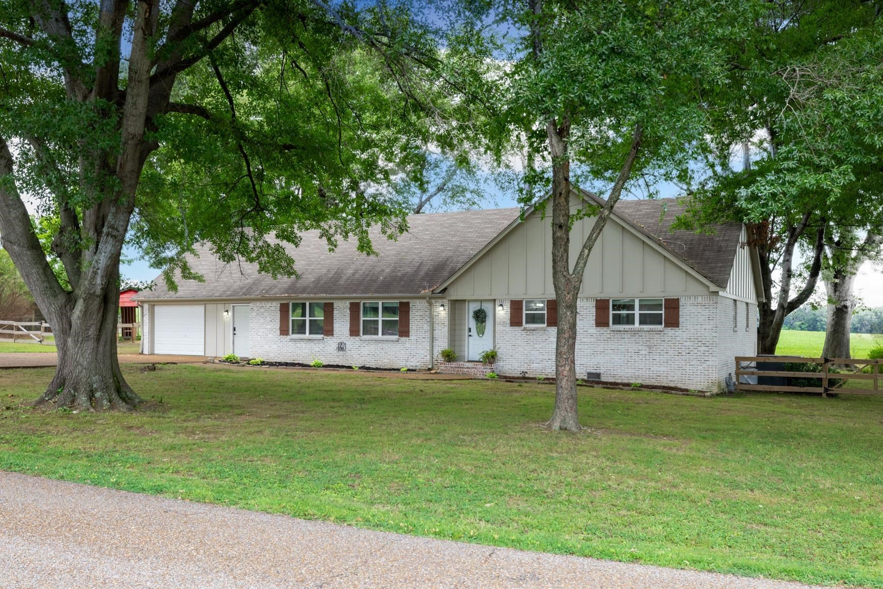 40 Vandergrift Dr — photo