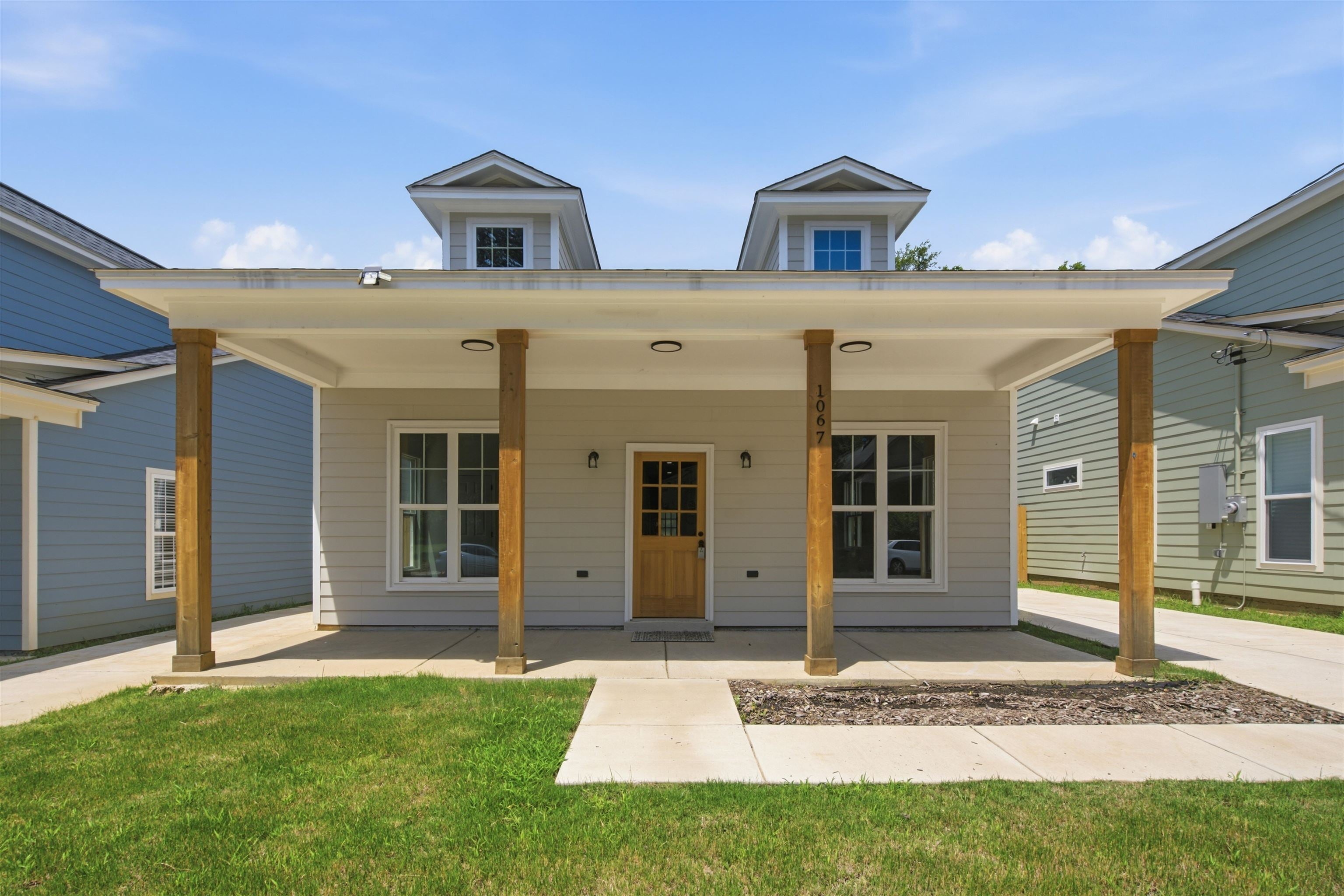 1067 Shaw Pl — photo