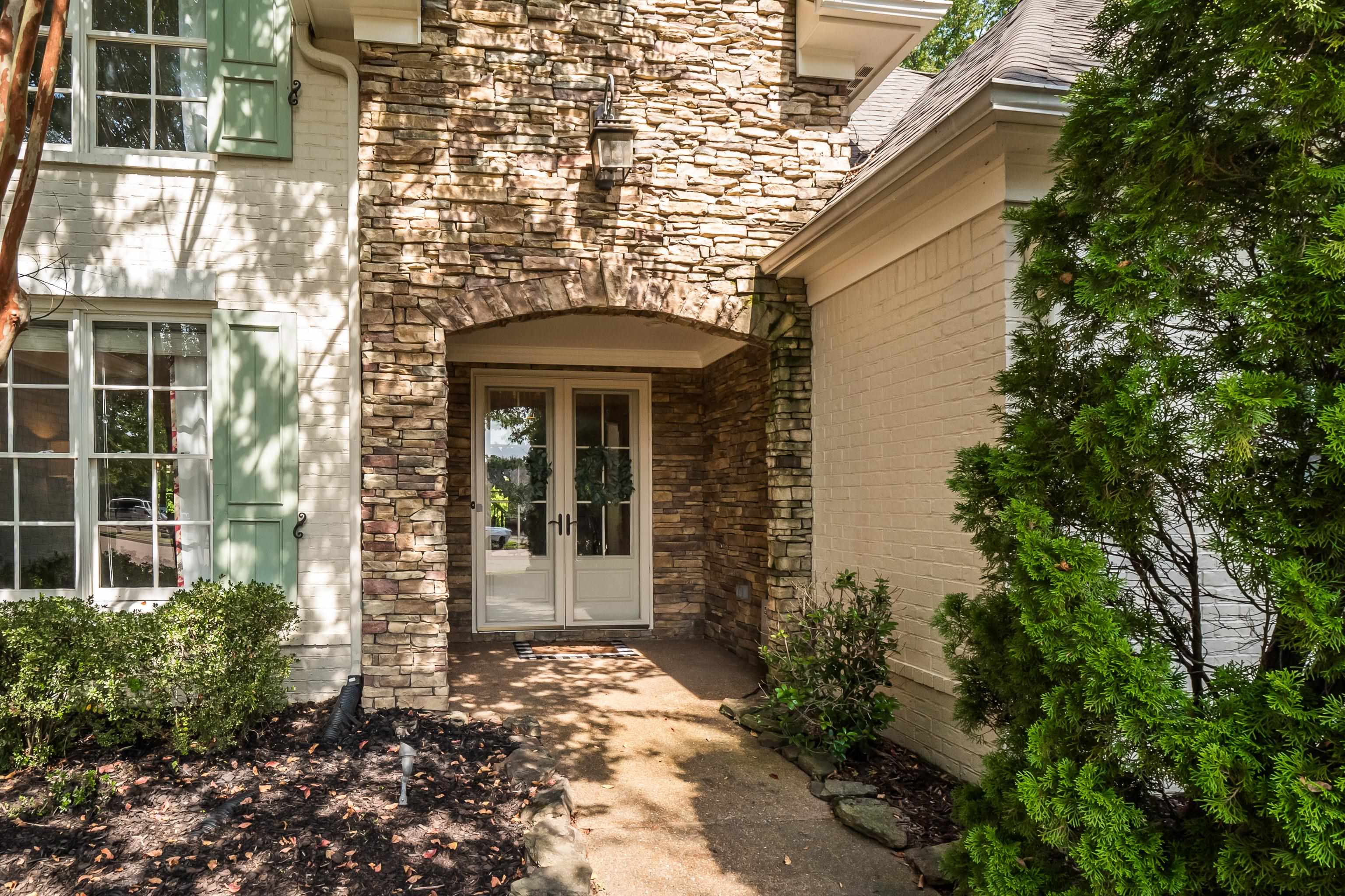 10230 Mackwood Dr — photo