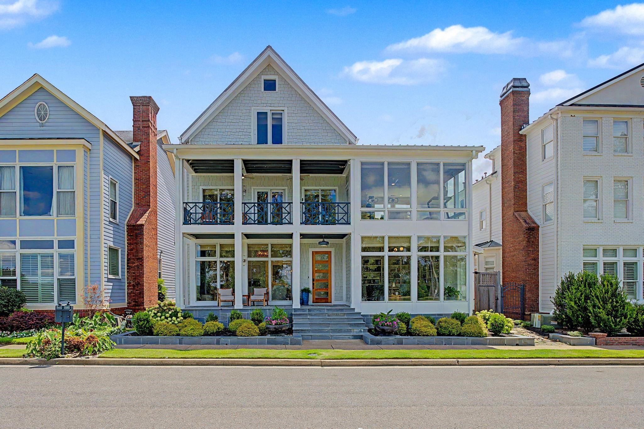 896 River Park Dr — photo