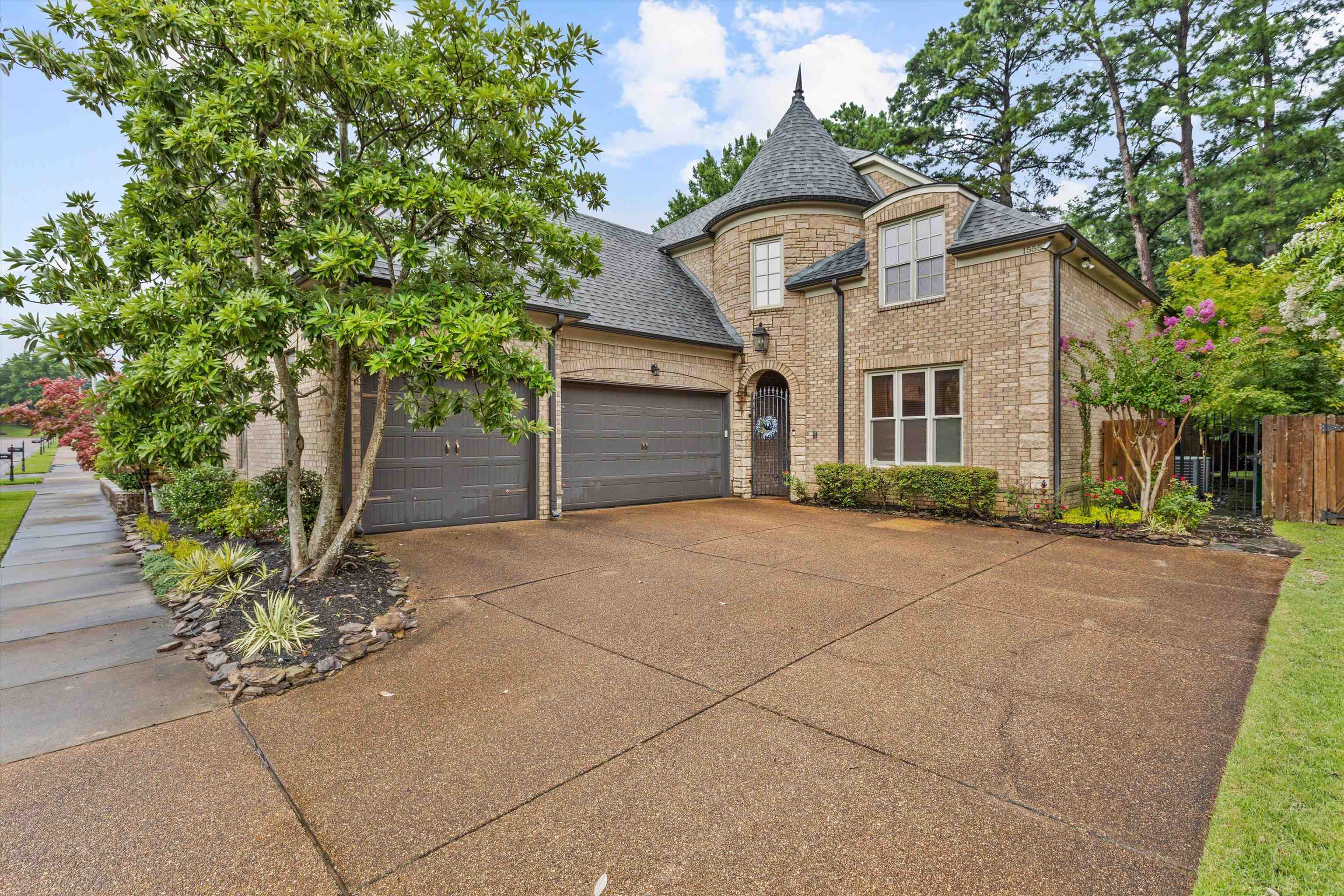 1555 Lawton Trl — photo