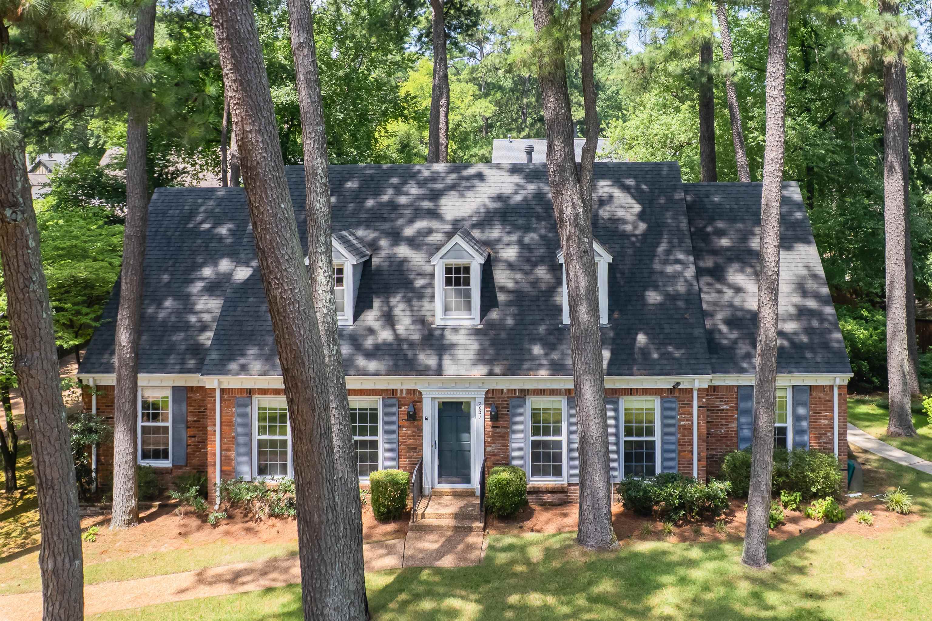 2031 Dowden CV — photo
