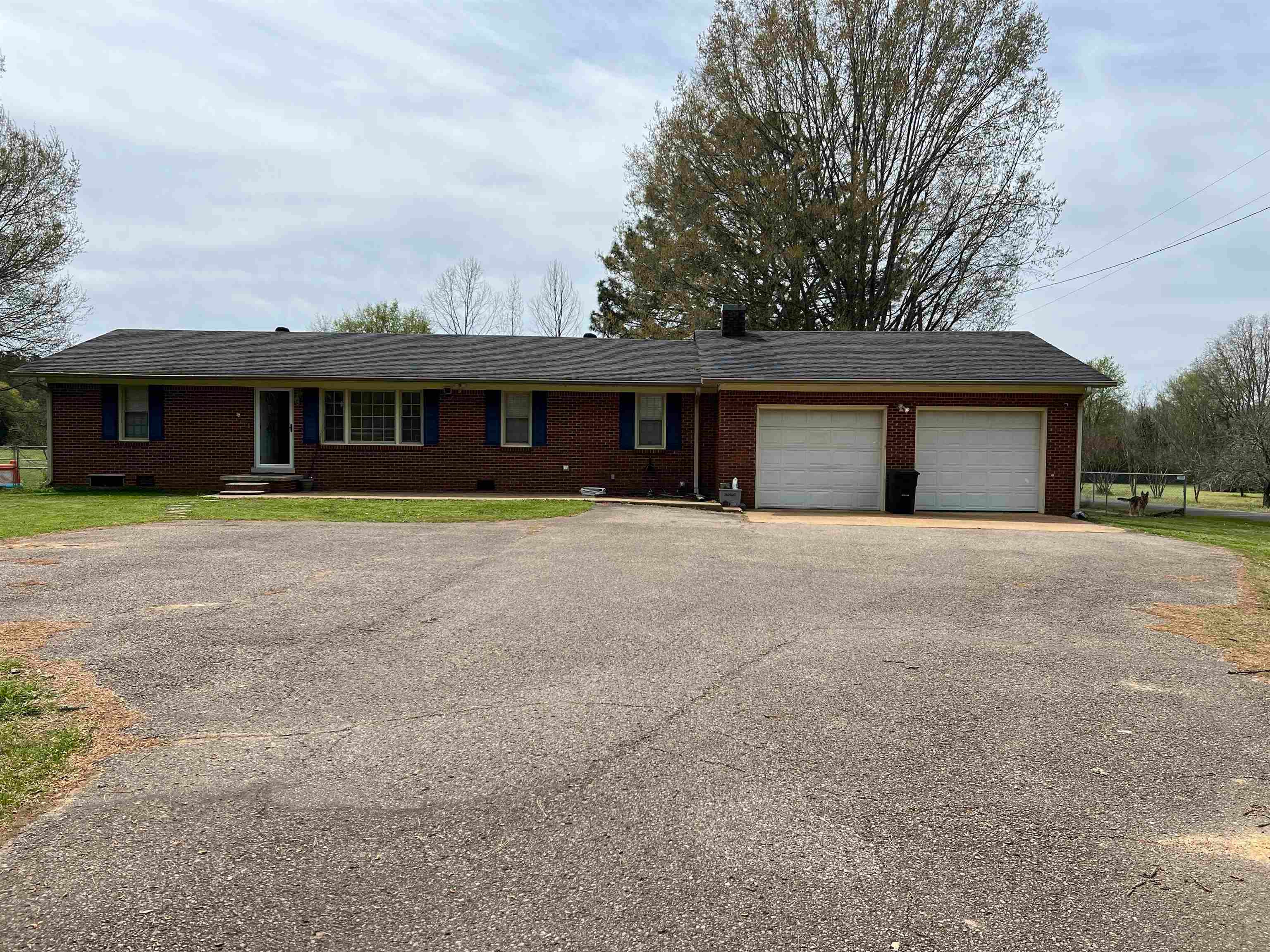 329 Mayflower Rd — photo