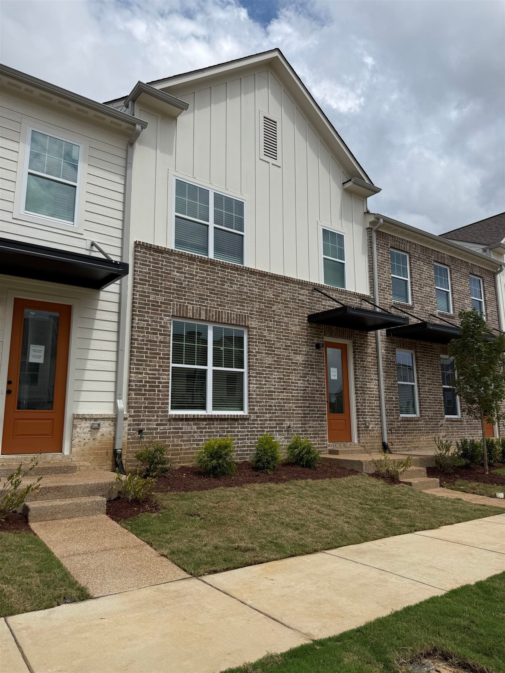 3049 Portage Dr — photo