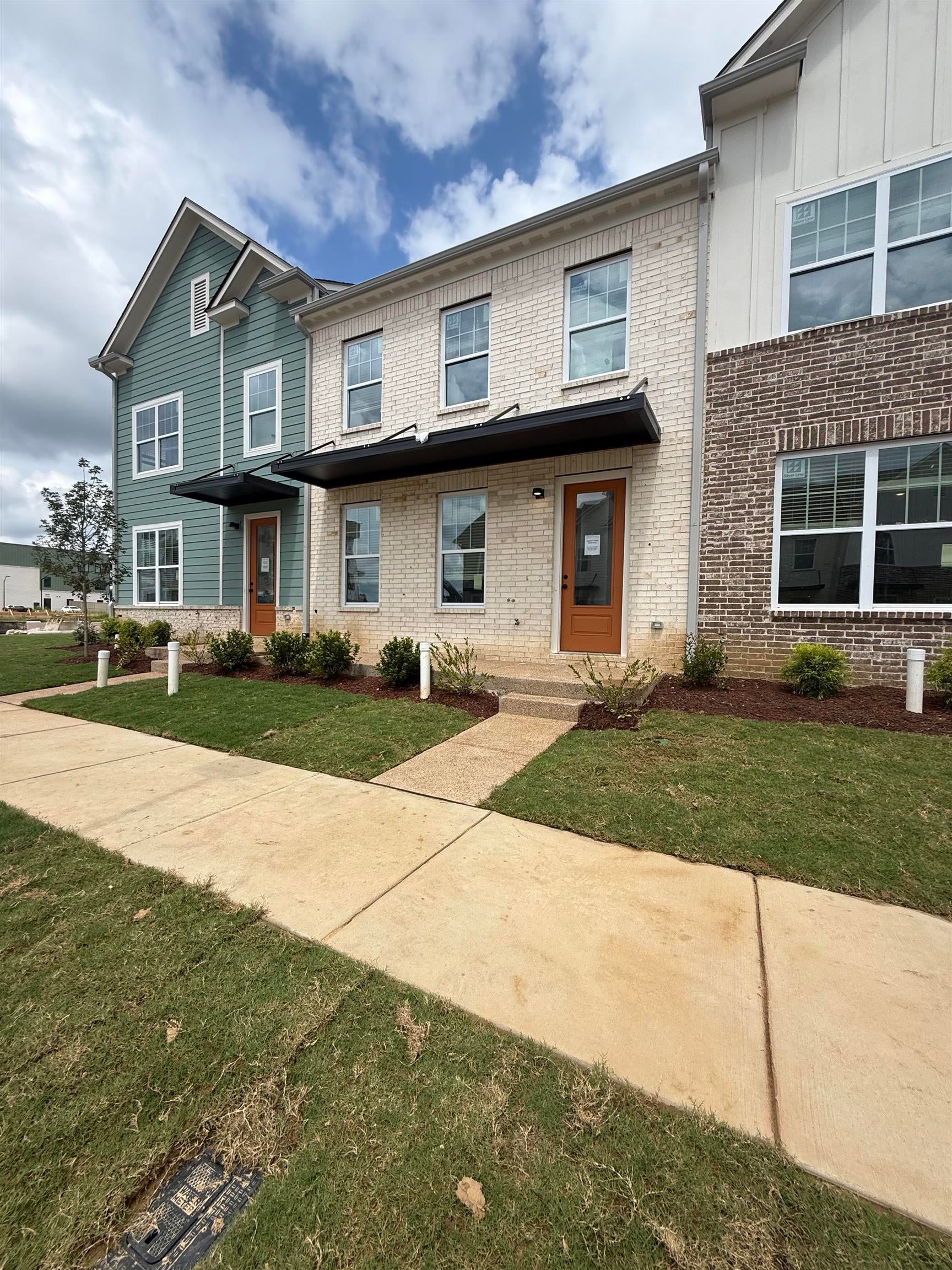 3047 Portage Dr — photo