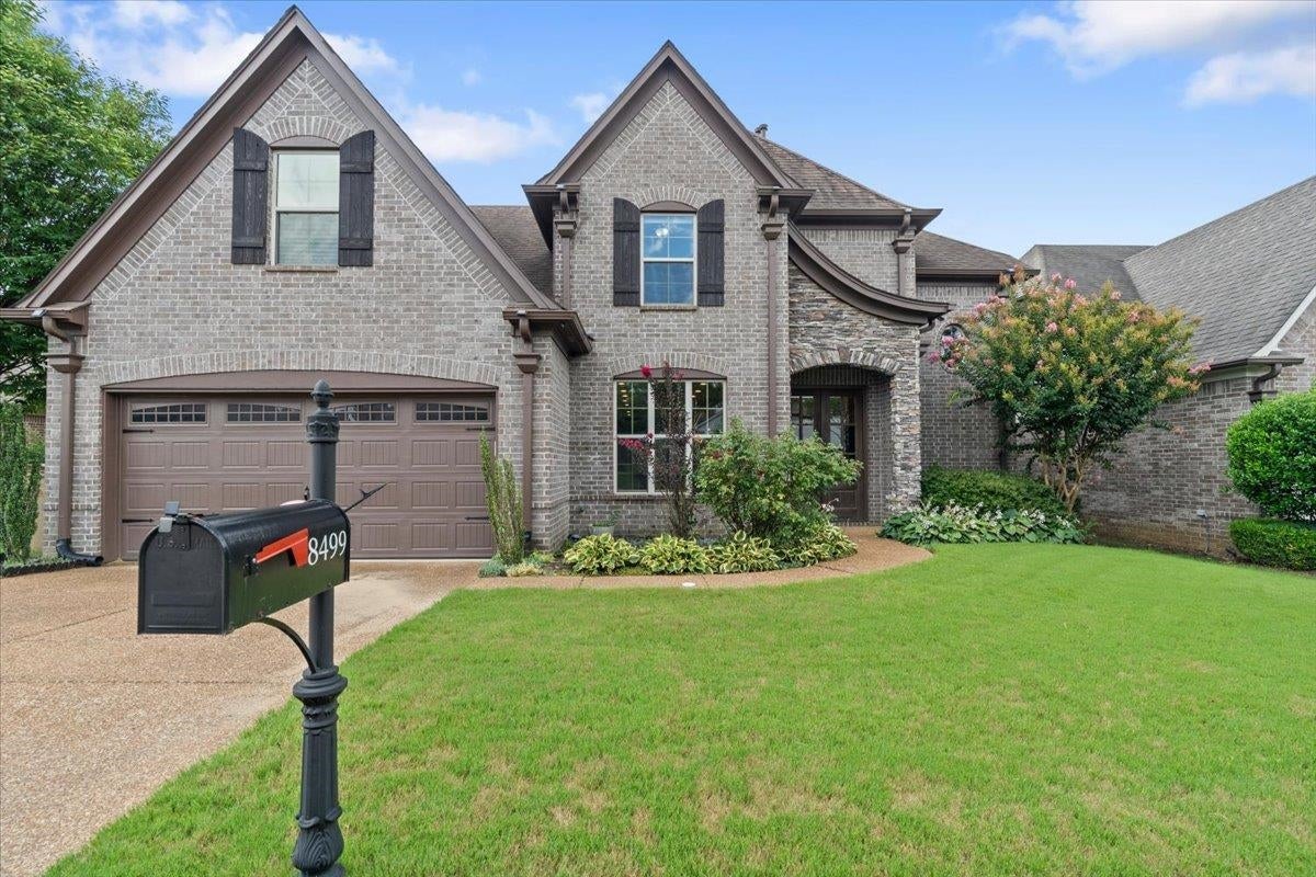 8499 Woodland Green Ct — photo