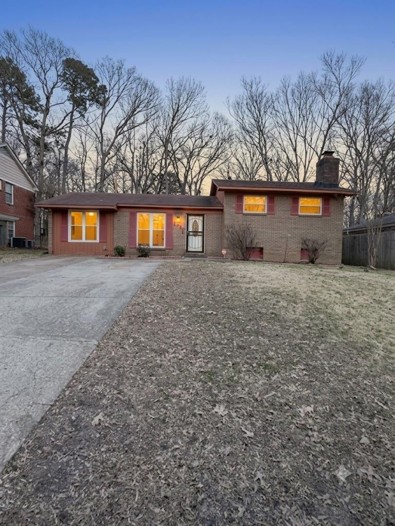 2624 Courtney Dr — photo
