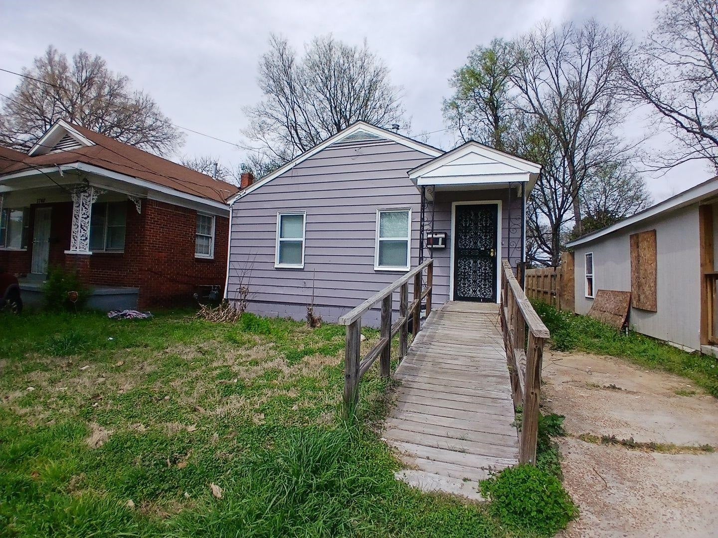 1752 Eldridge Ave — photo