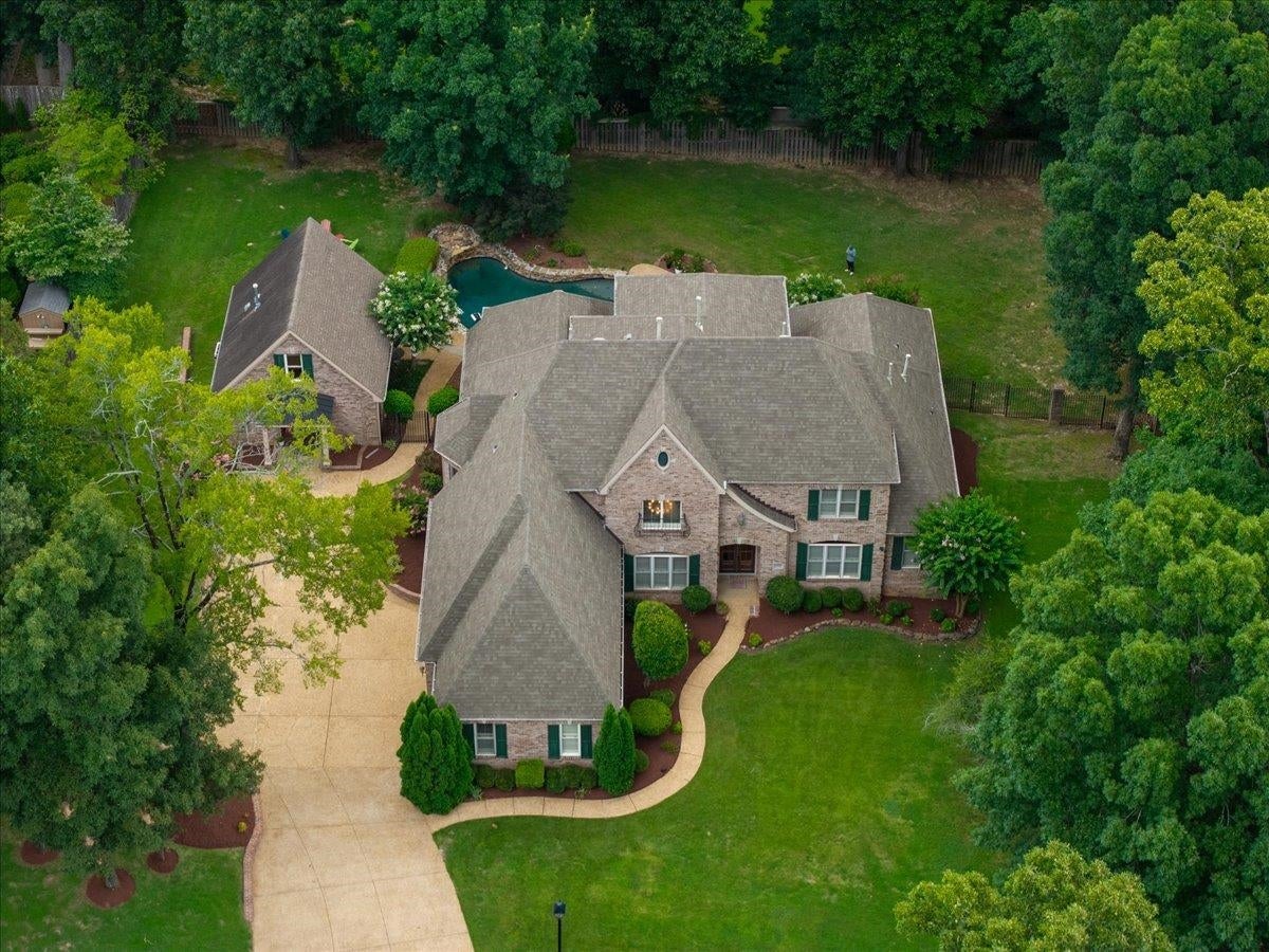 7800 Chapel Ridge Dr — photo