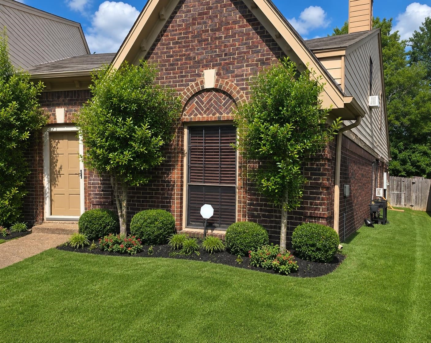 1670 Smokehouse Dr — photo