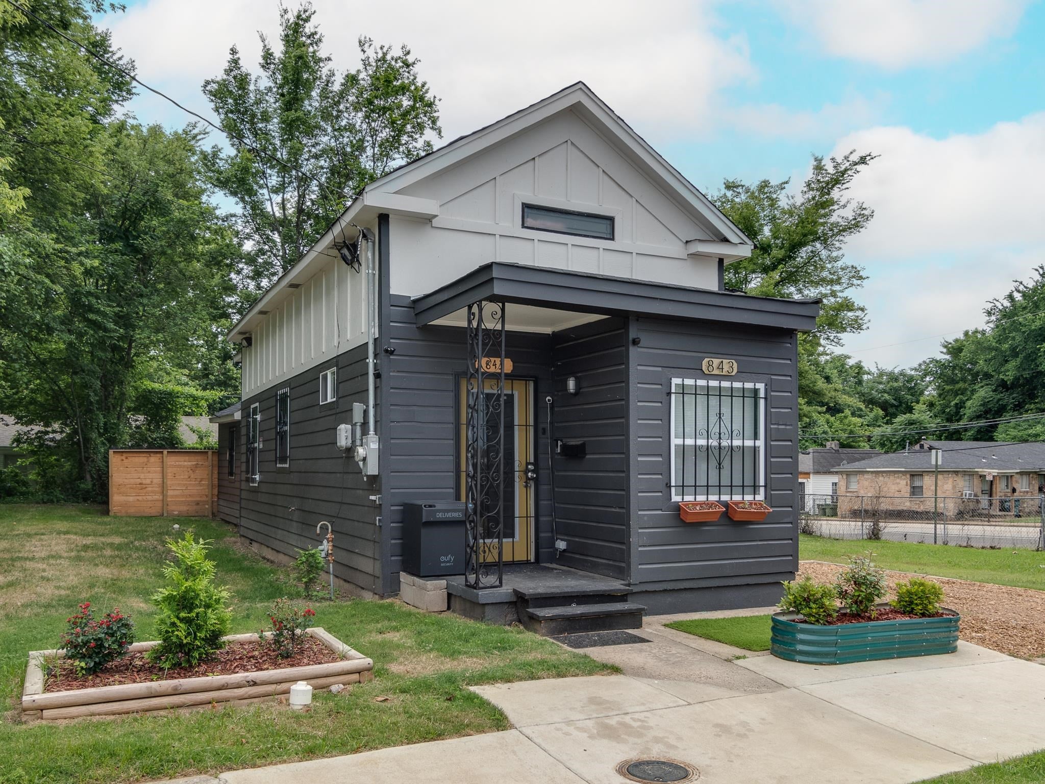 843 Lane Ave — photo