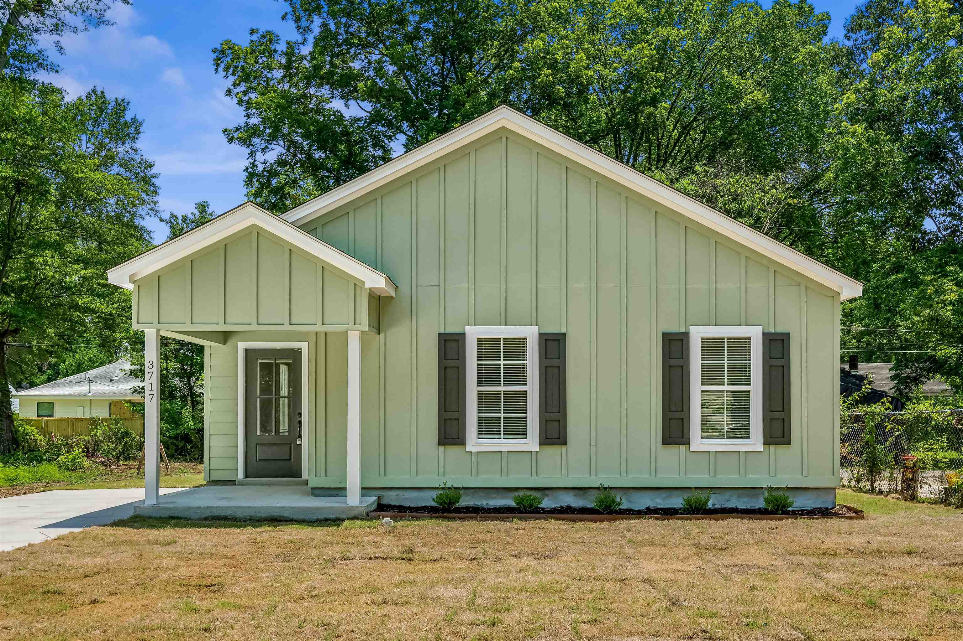 3717 E Mallory Ave — photo