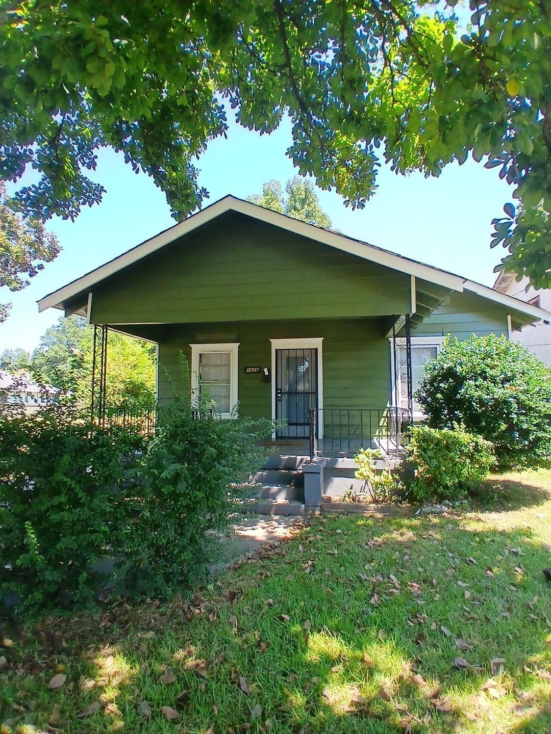 1436 Maplewood St — photo