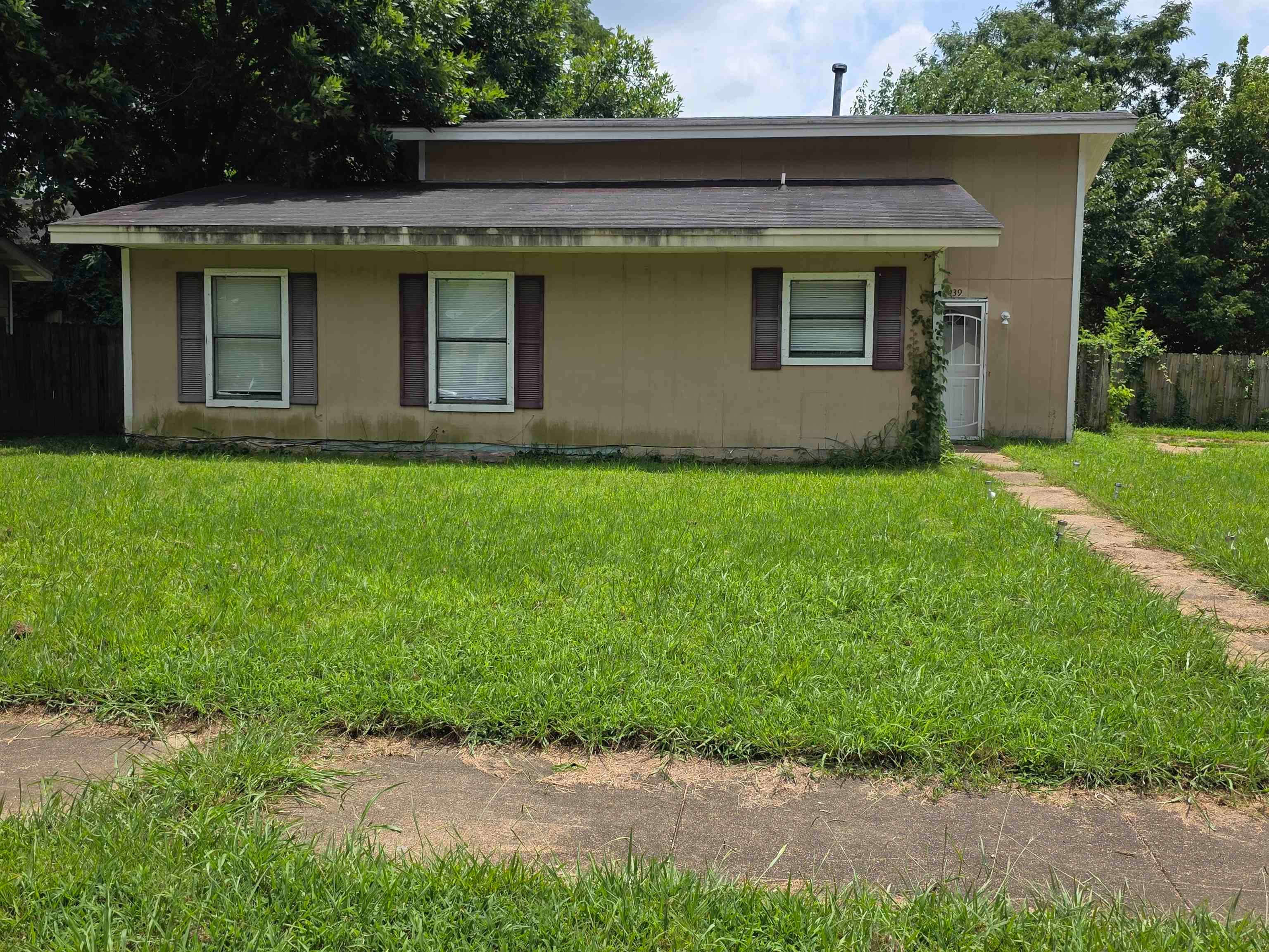 2439 Durham Dr — photo