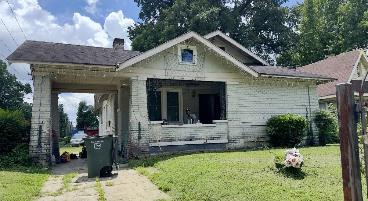 1551 Waverly Ave — photo