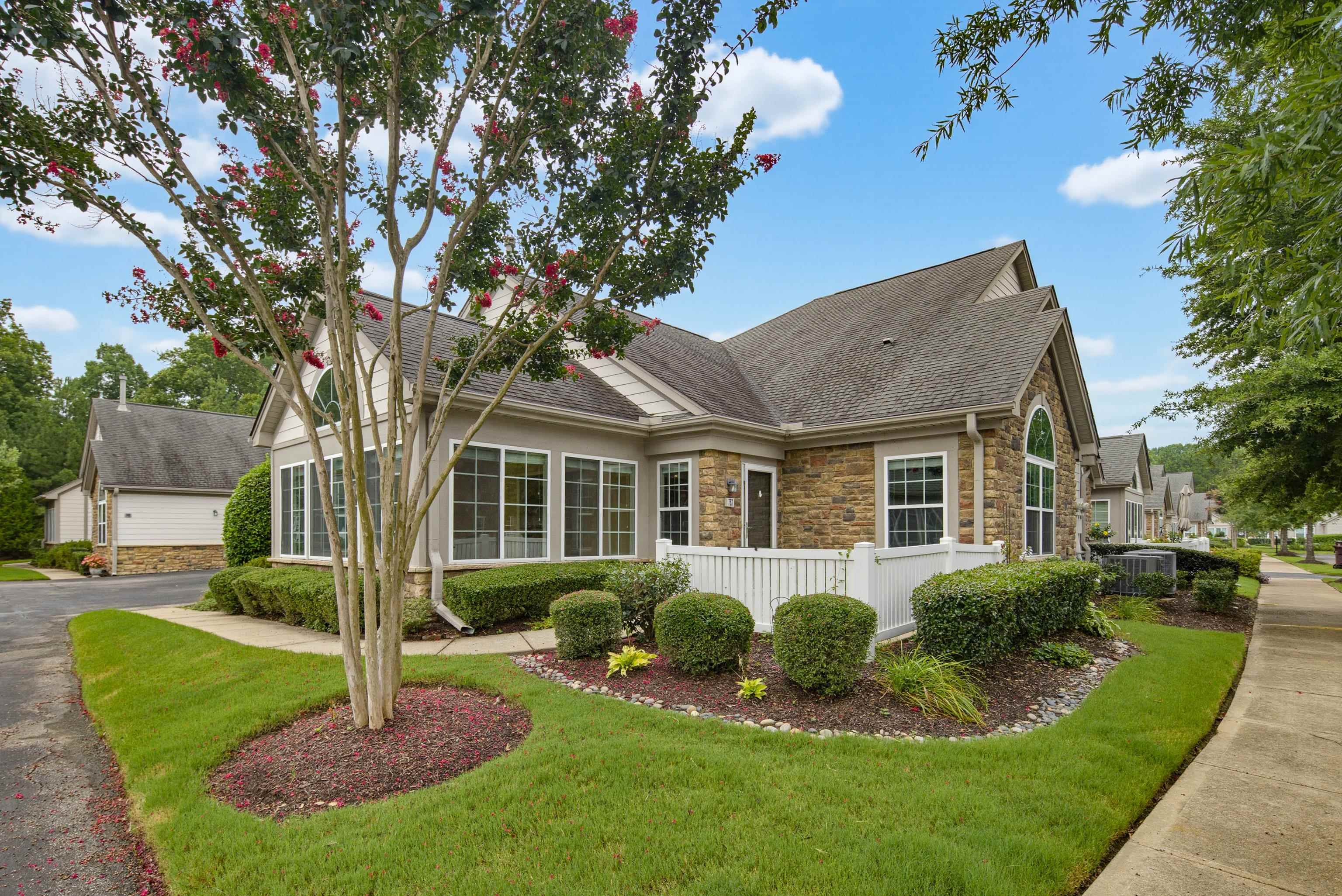 753 Stonevillage CV 19 — photo