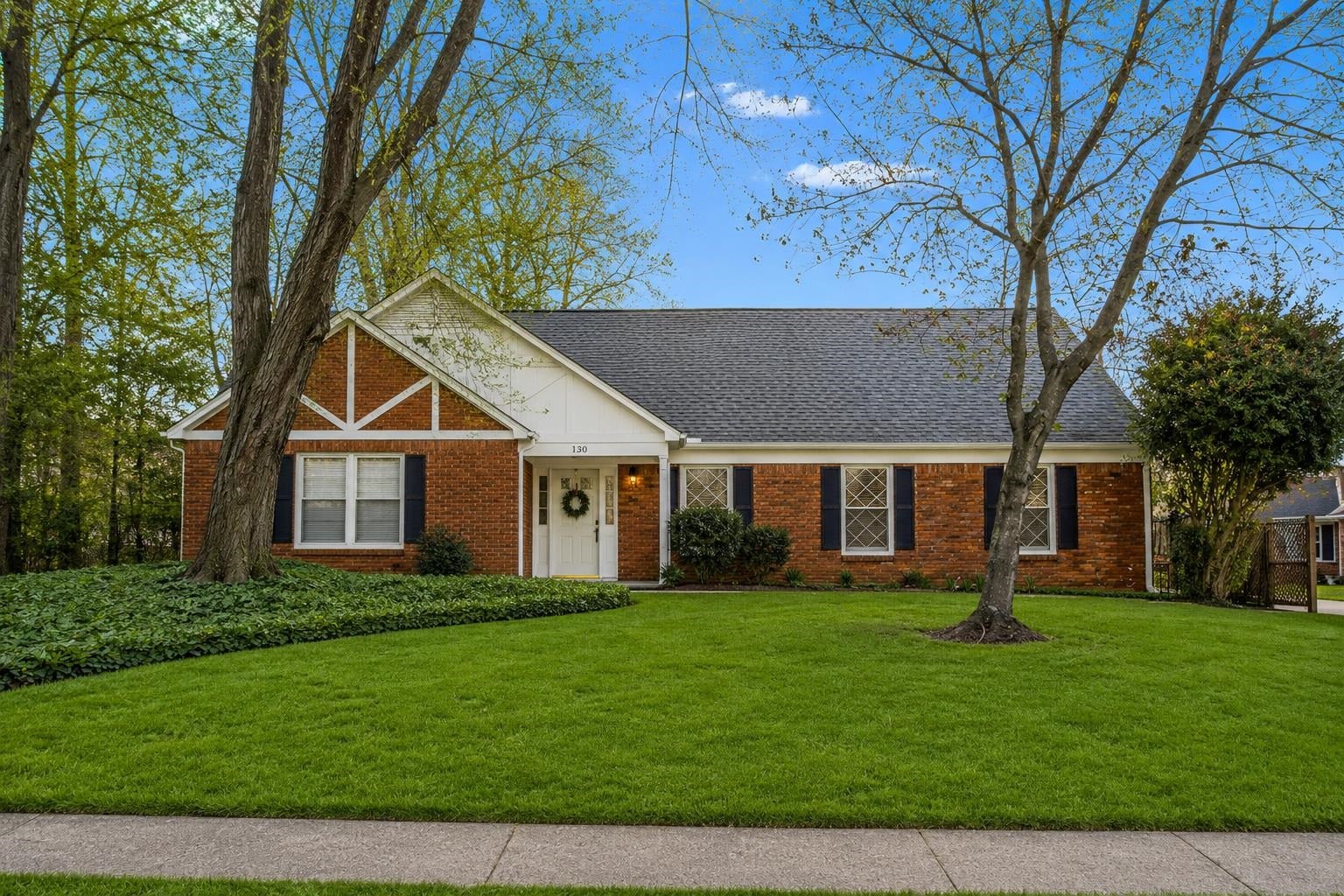 130 Greenbriar Dr — photo