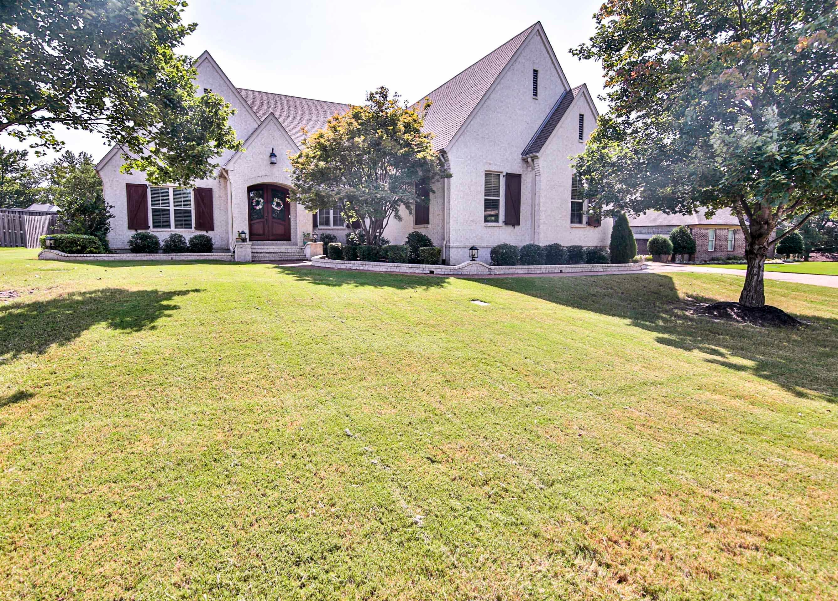 82 Lakepointe CV — photo