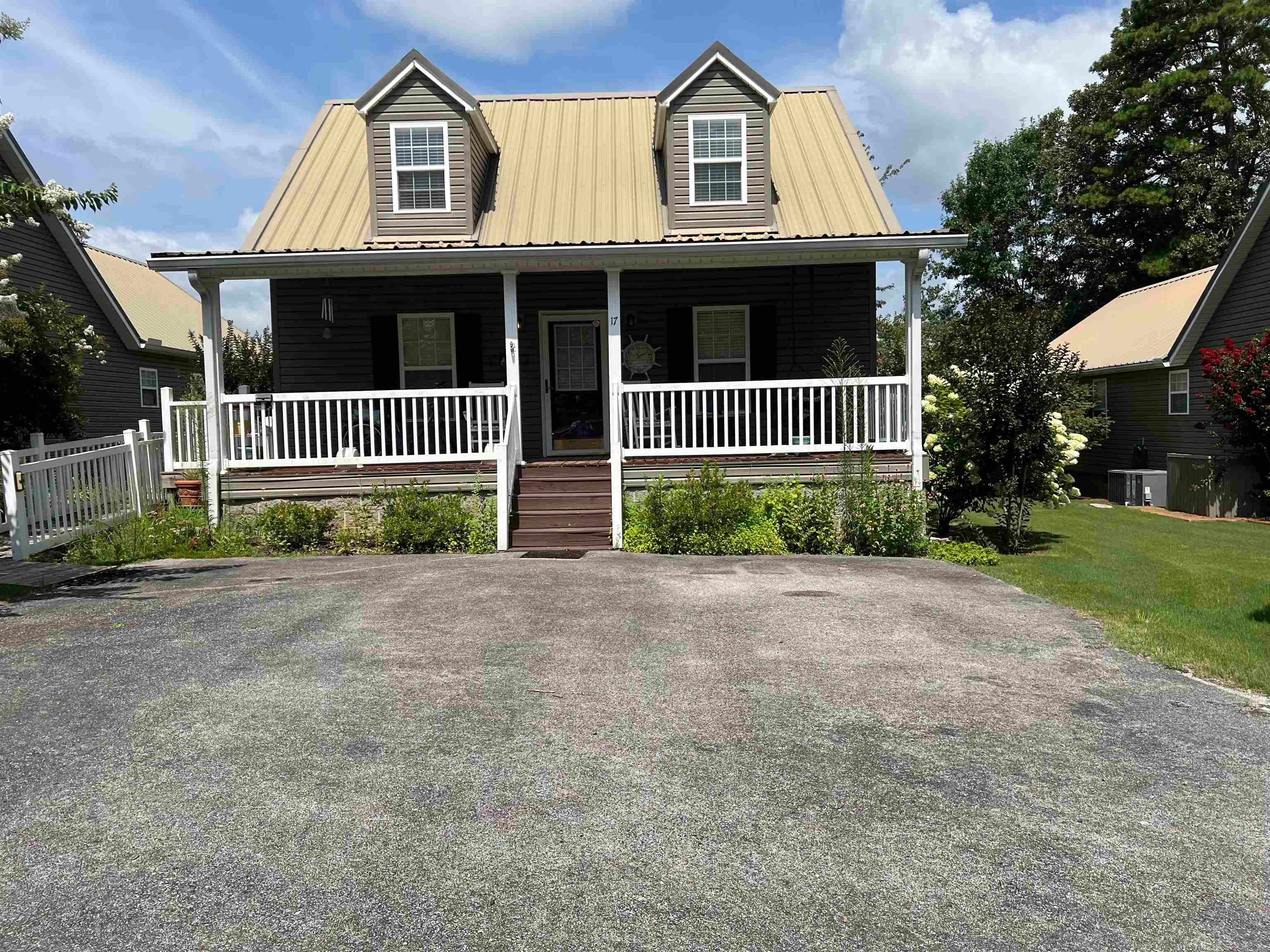 17 Connie Ct — photo