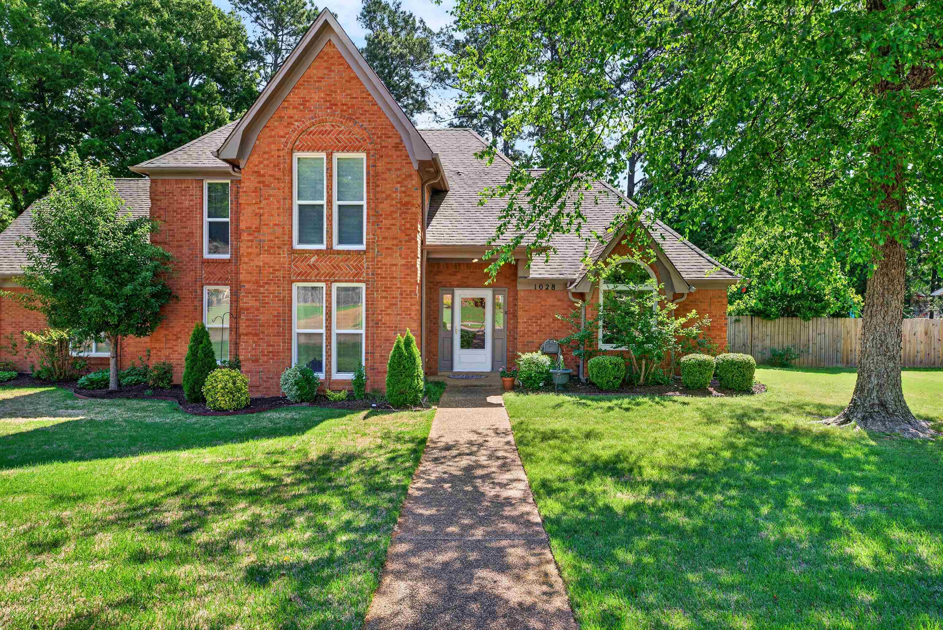 1028 Winleaf Dr — photo