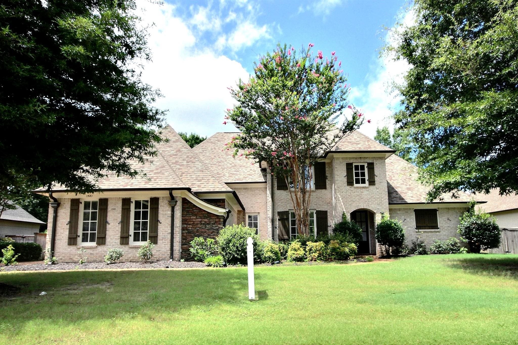 1581 Brackenshire Ln — photo