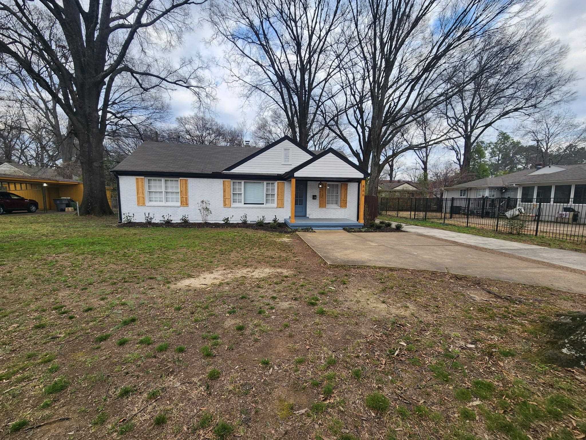 866 Colonial Rd, Memphis, TN 38117 — photo 2