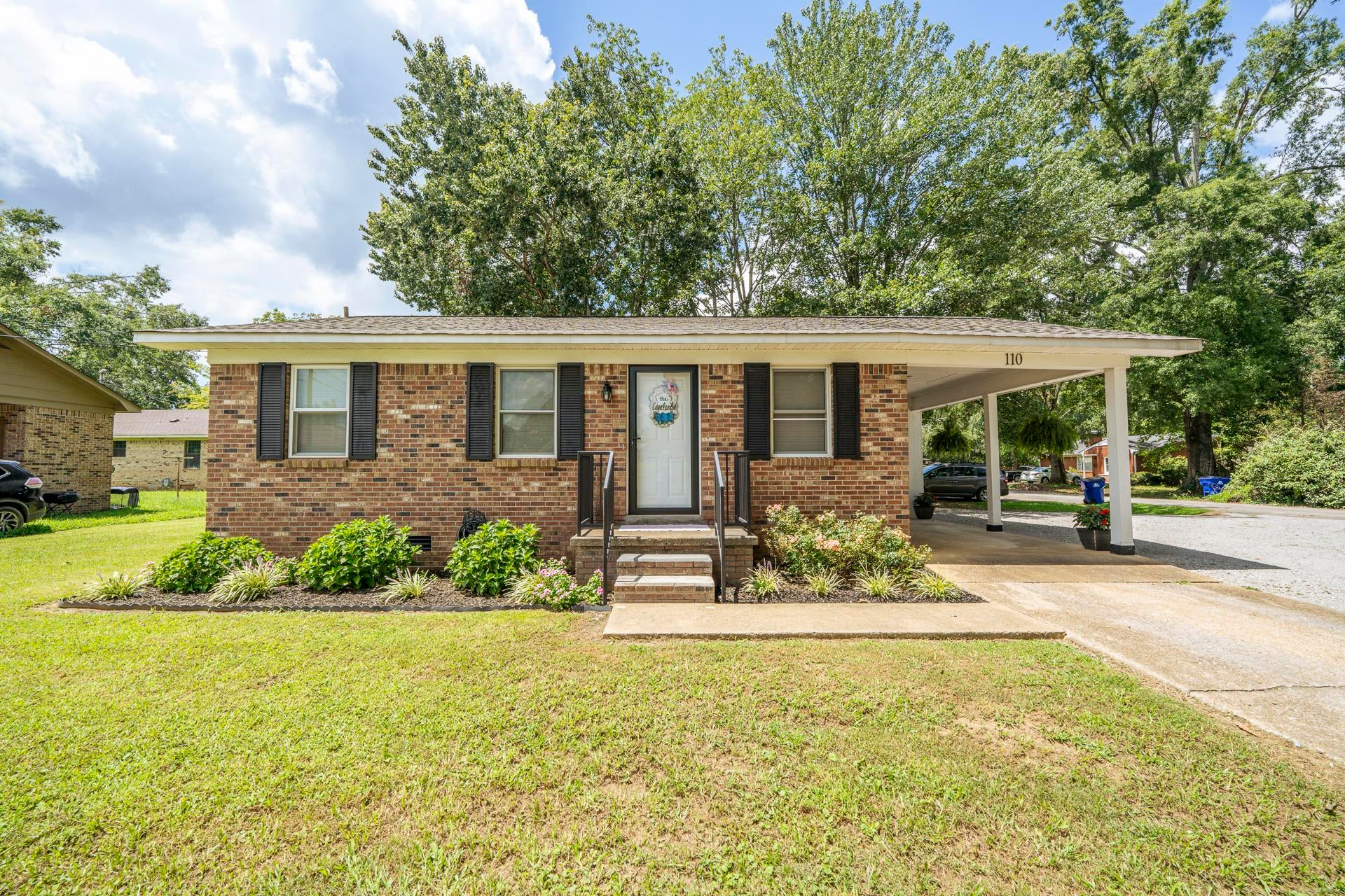 110 Lake Cir — photo