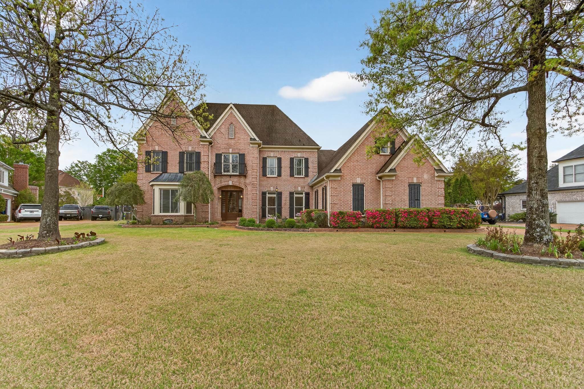 1766 Dickens CV — photo