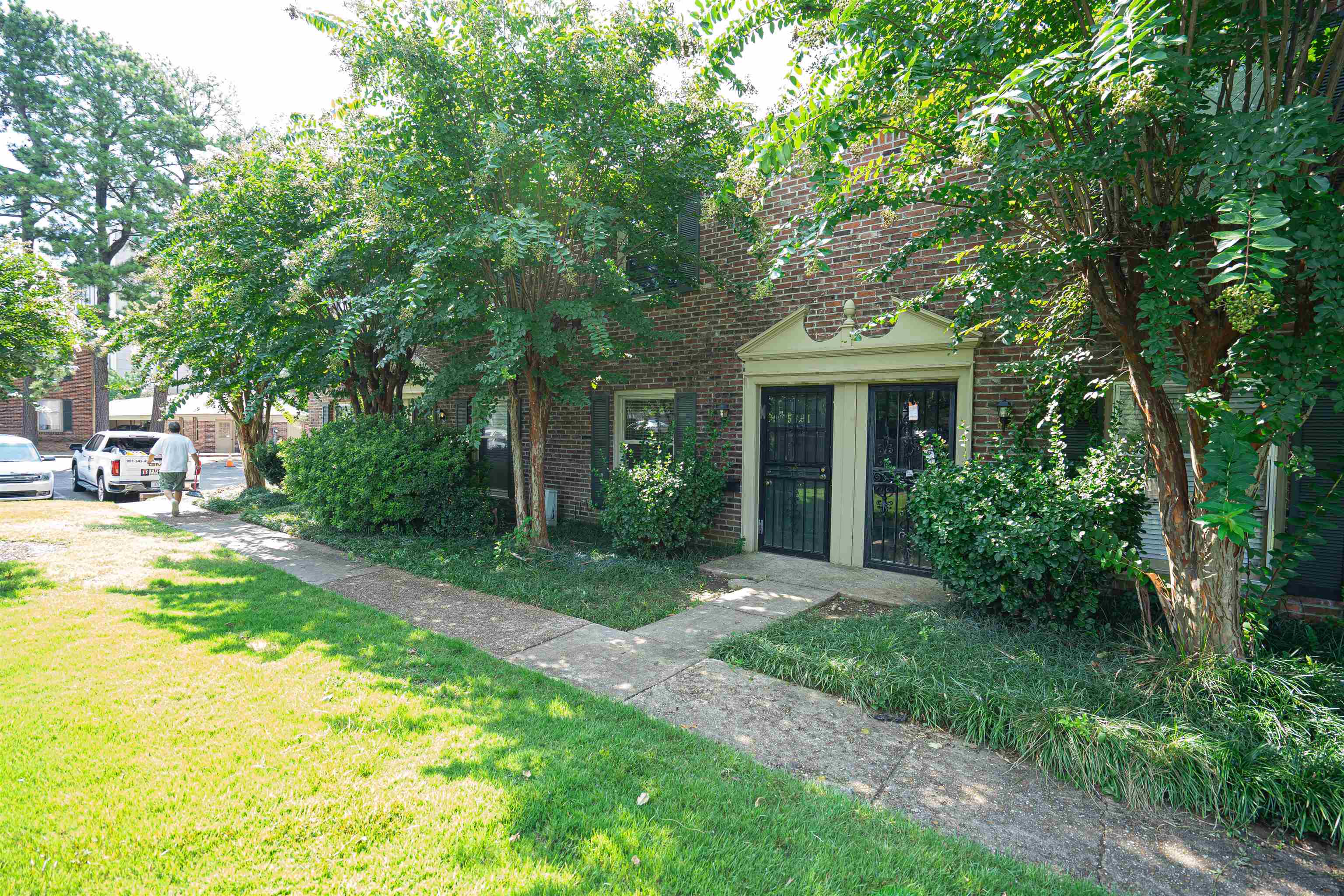 5891 Park Ave 5891 — photo