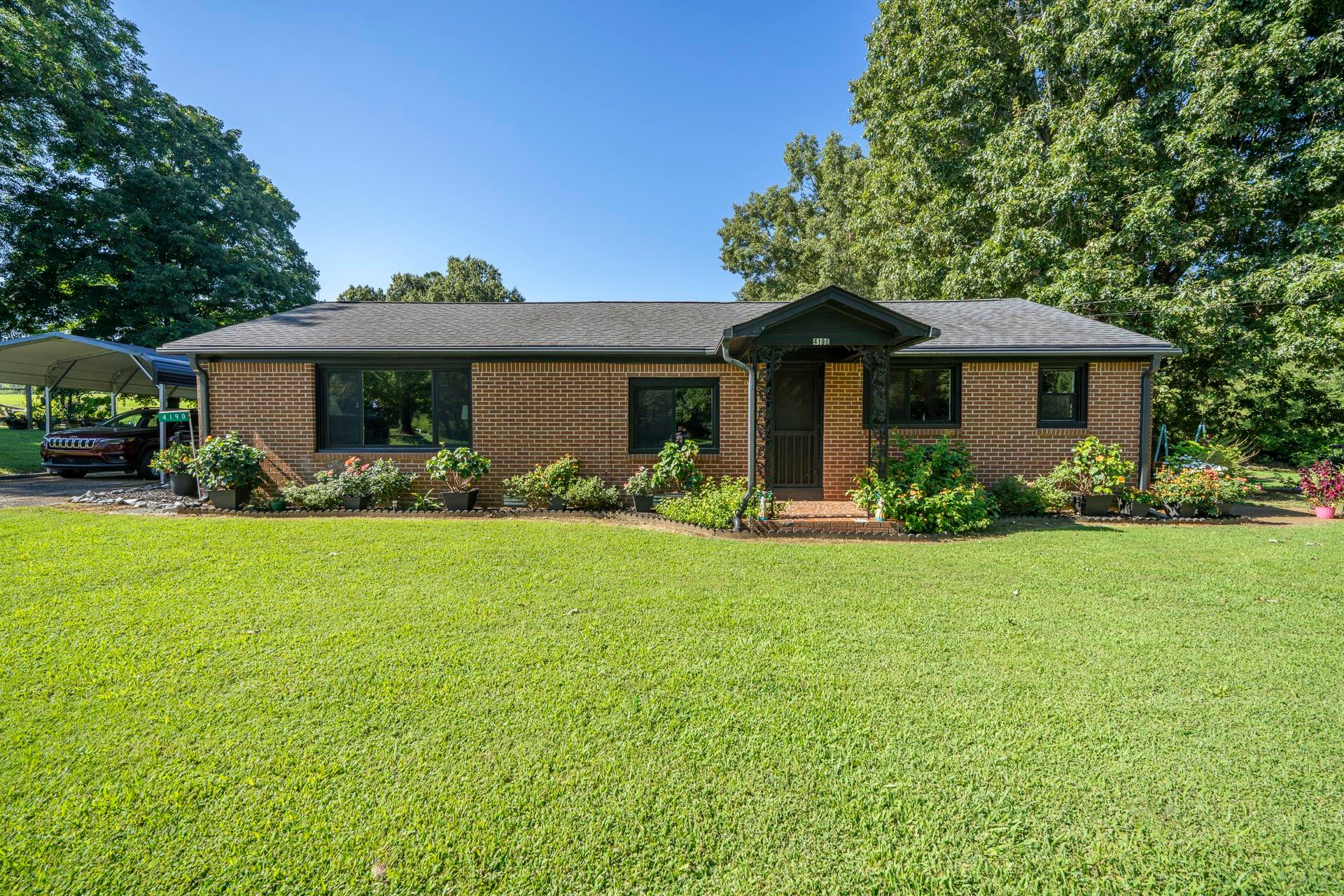 4190 Henderson Rd — photo