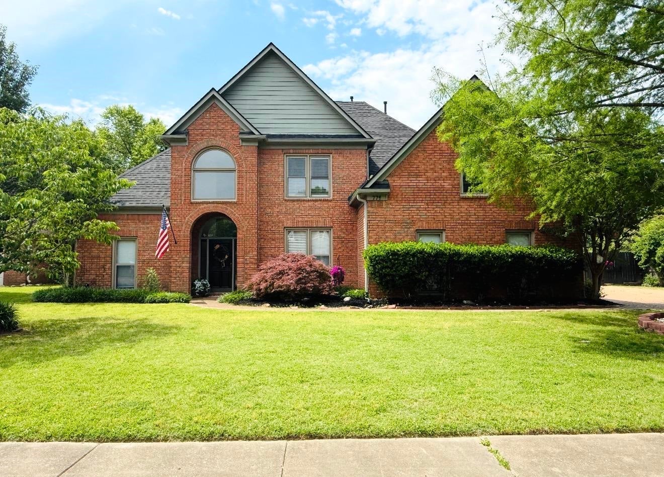 779 Early Earner CV — photo