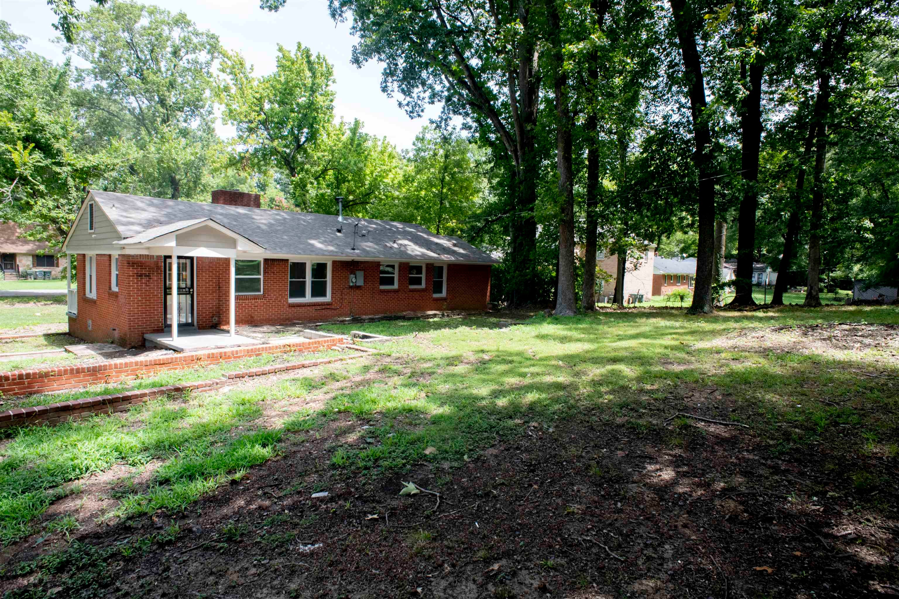 875 Enfield Rd — photo