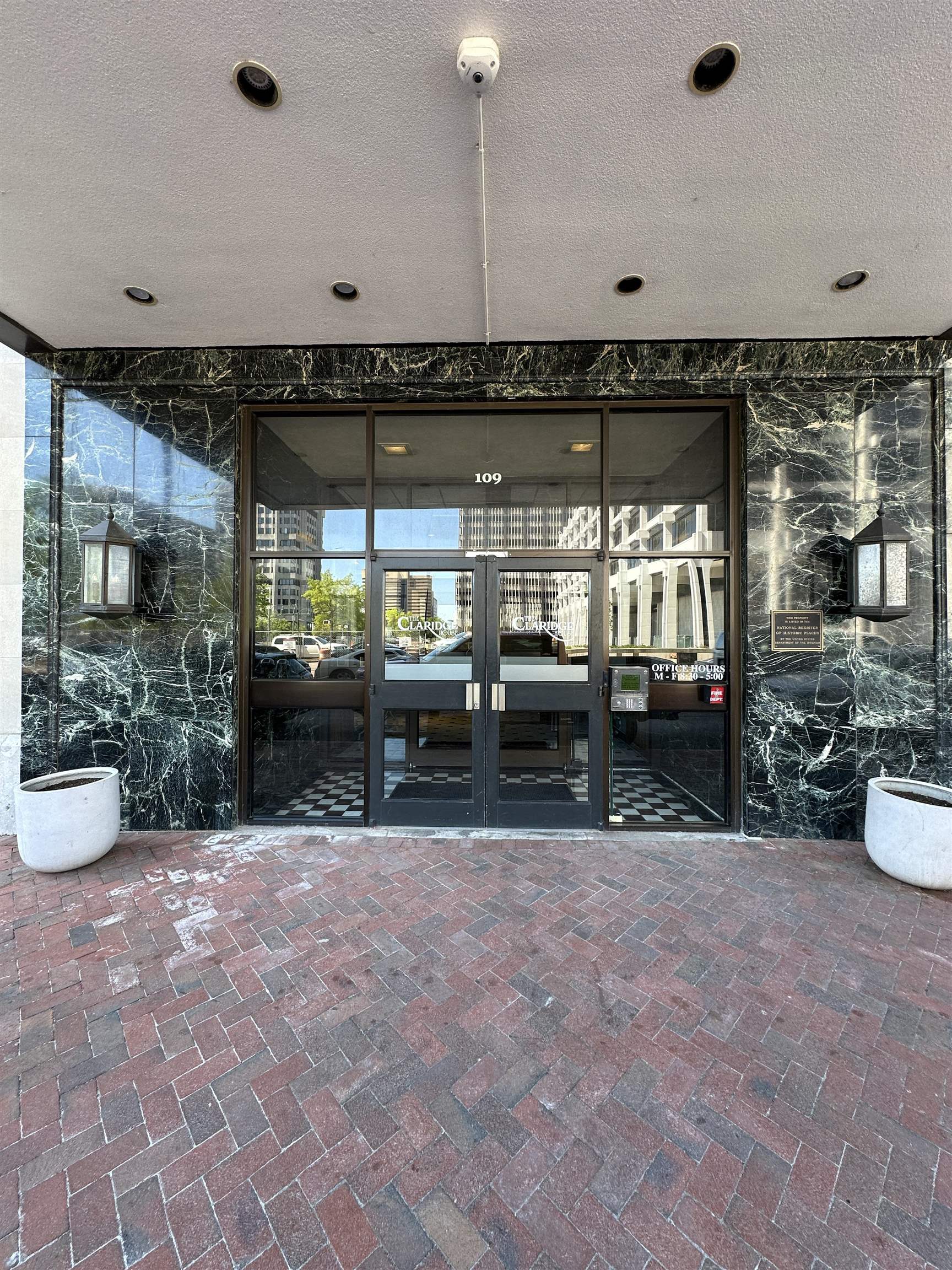 109 N Main St — photo