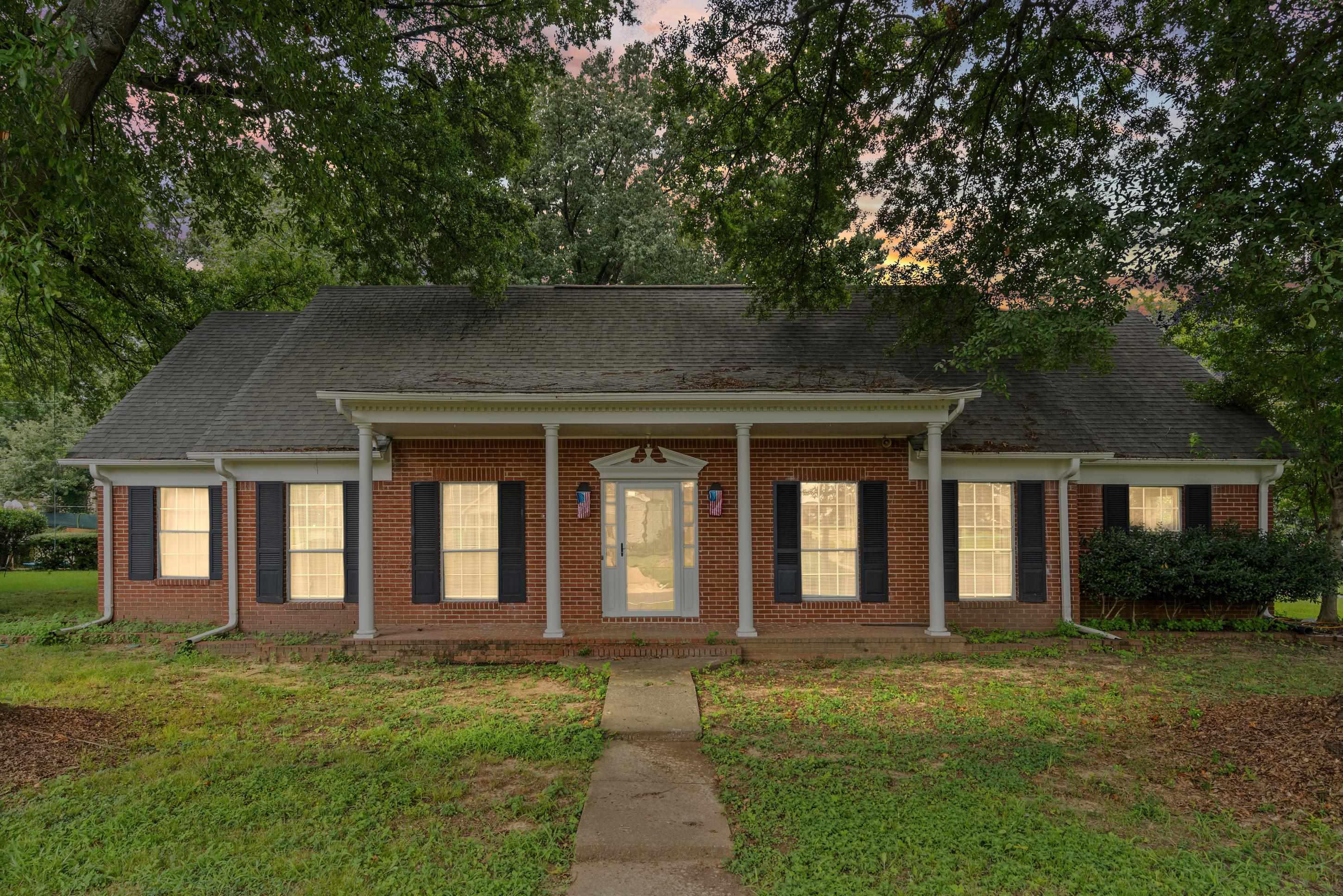 8619 Chesterfield Dr — photo