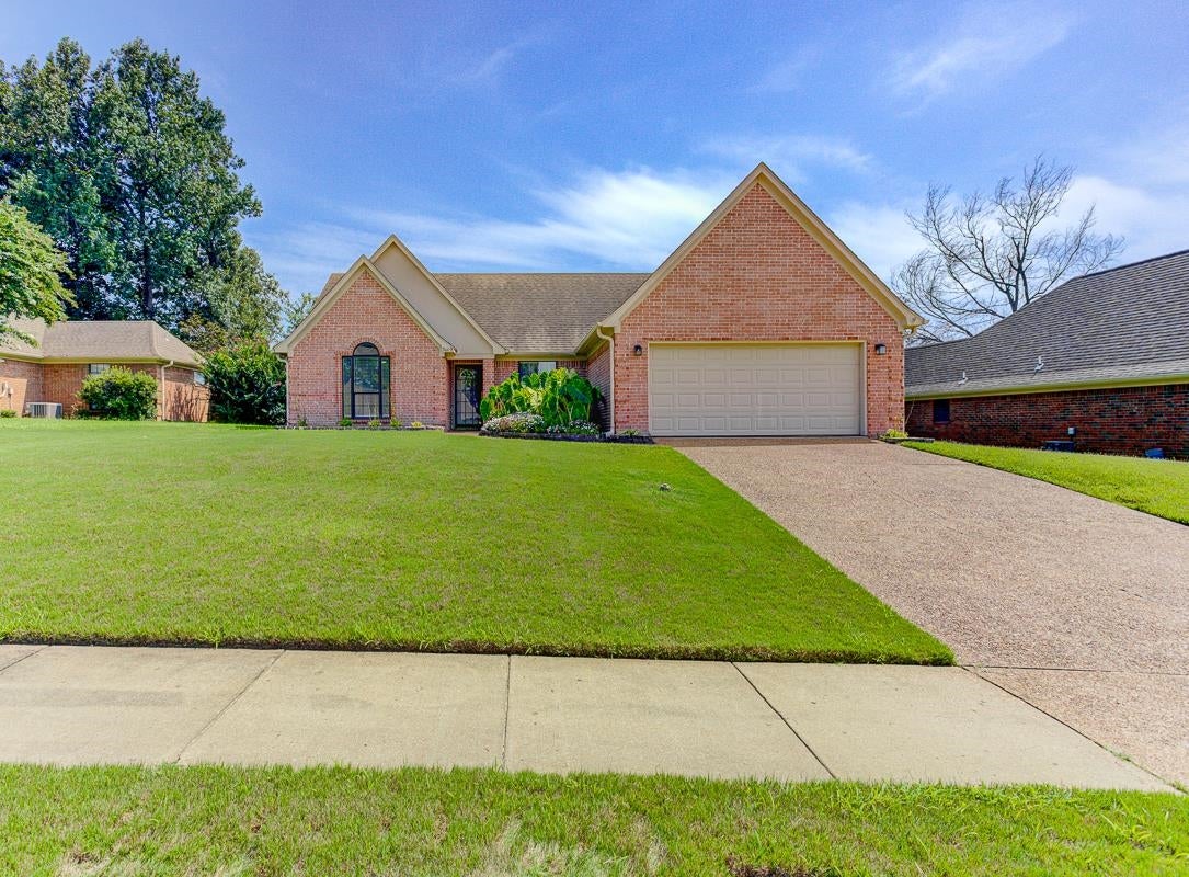 7669 Shadow Hills Dr — photo