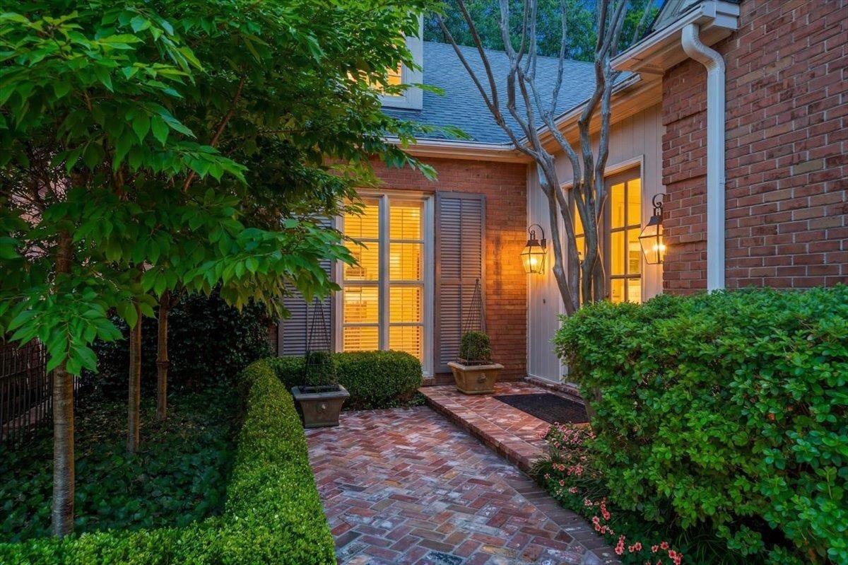 598 Club Walk Ln 10 — photo