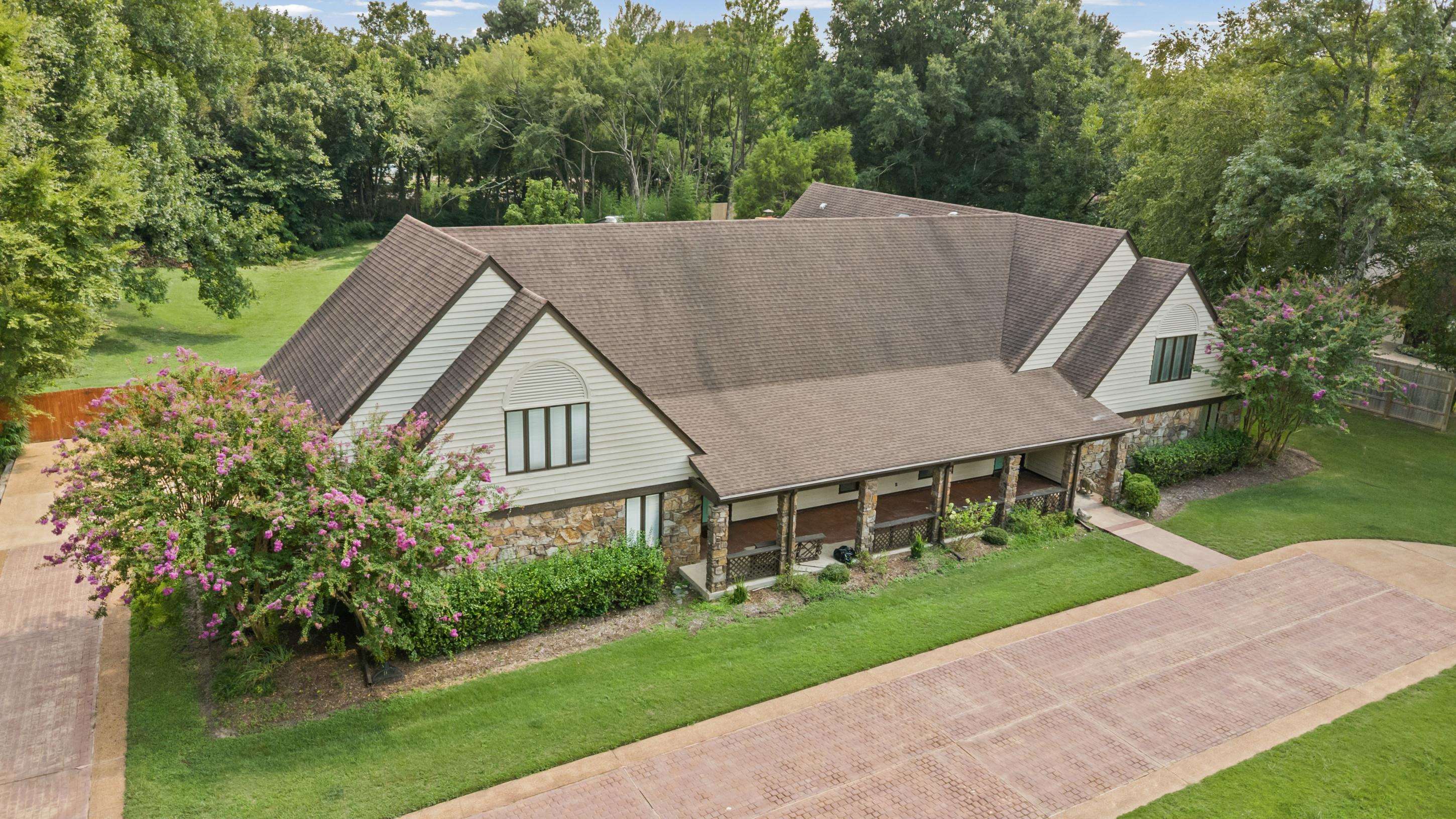 9221 Hillman Way Dr — photo