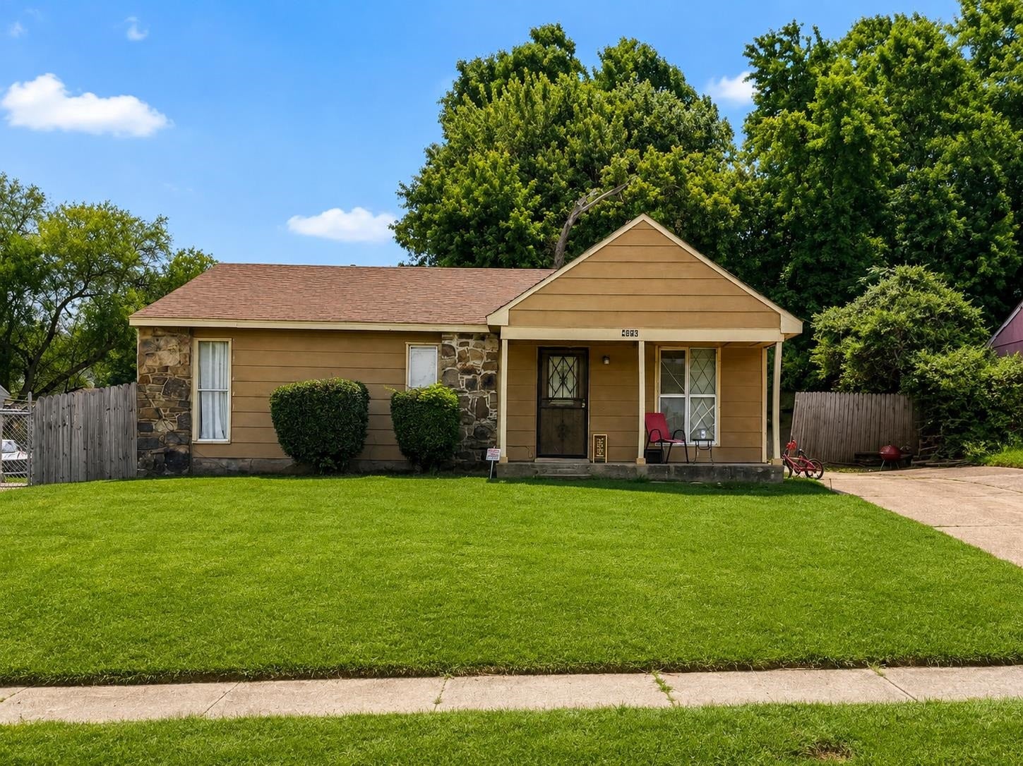 4376 Howardcrest Dr — photo